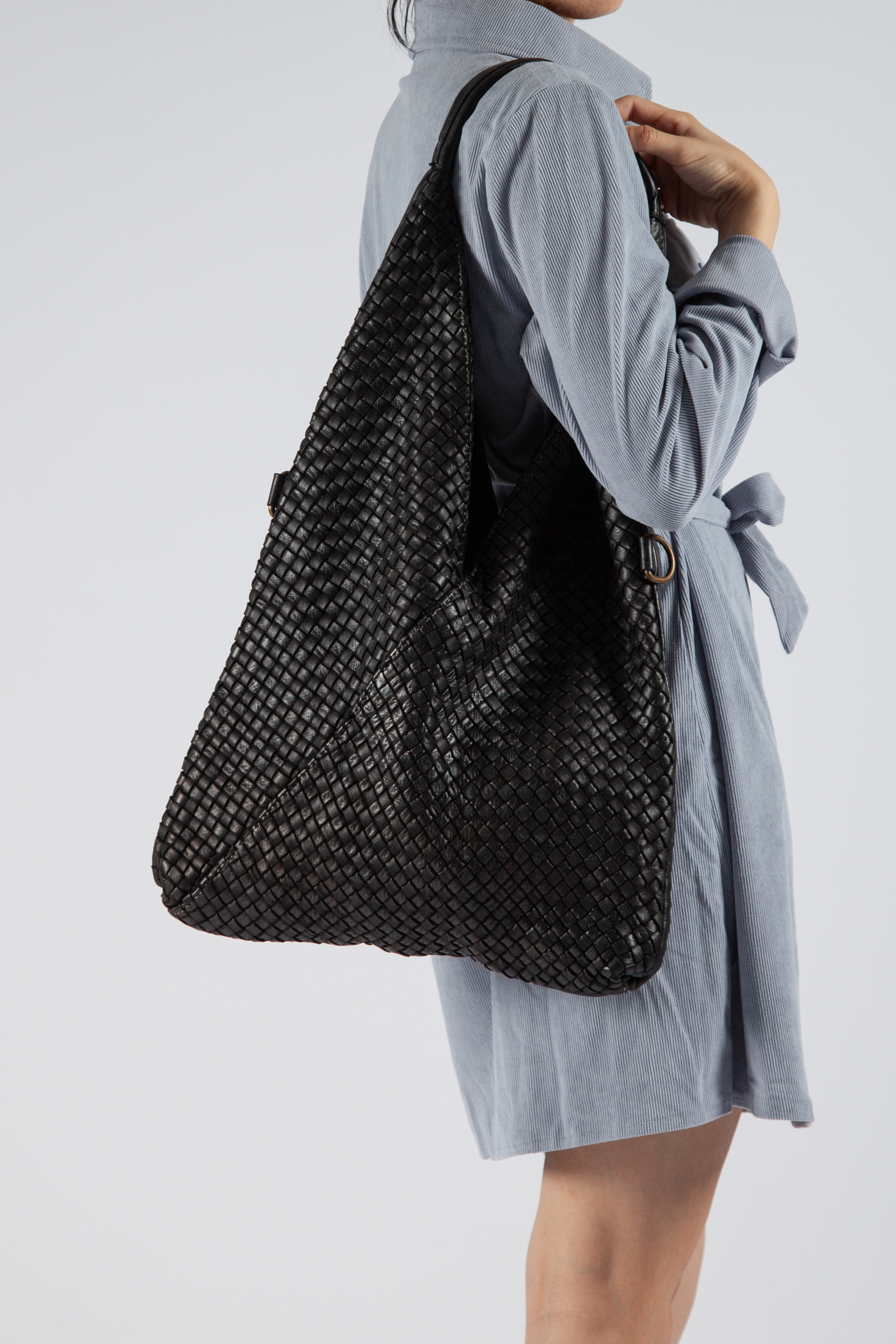 LORENA 編織交叉肩背包 黑色