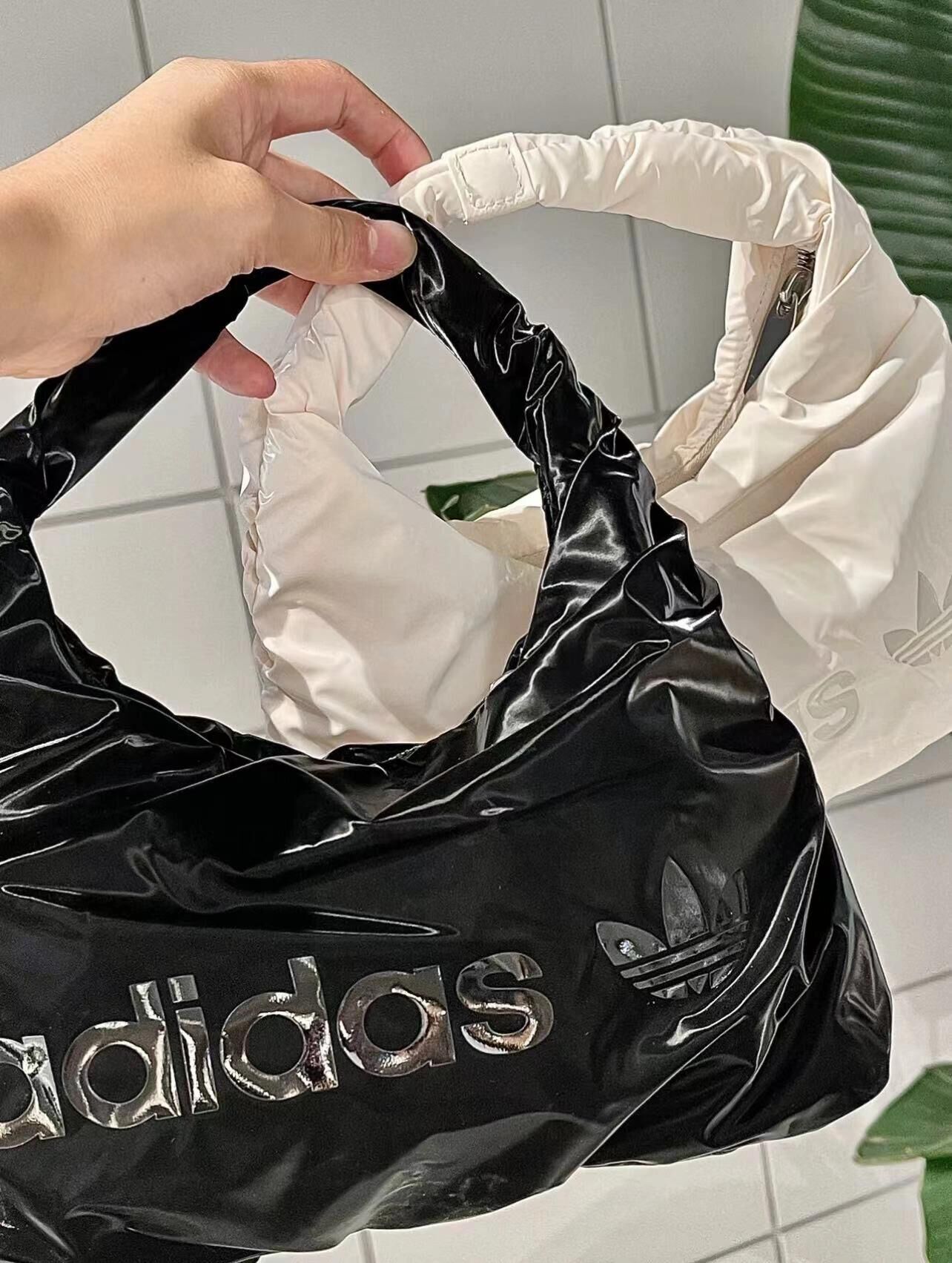 代購-adidas originals 三葉草 大Logo 雲朵 腋下包 手提包 黑/白