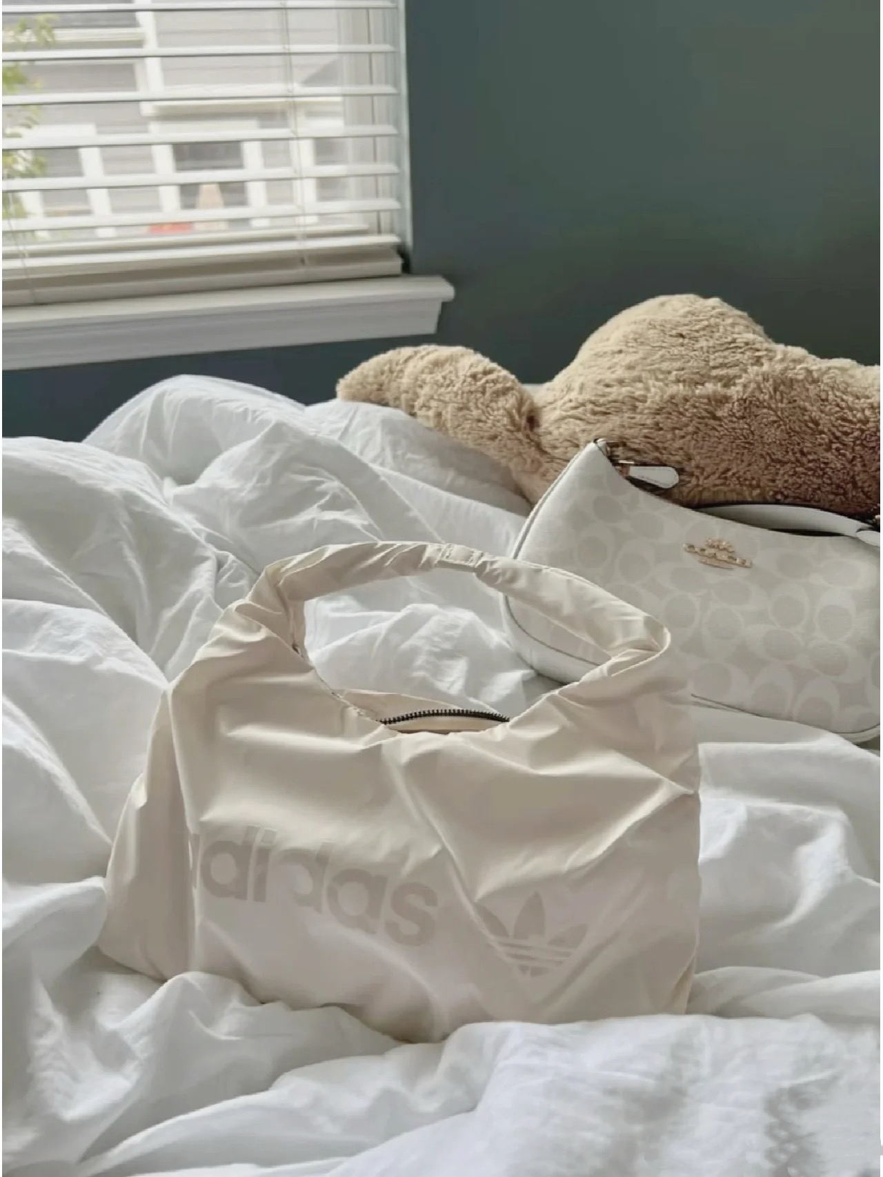 代購-adidas originals 三葉草 大Logo 雲朵 腋下包 手提包 黑/白