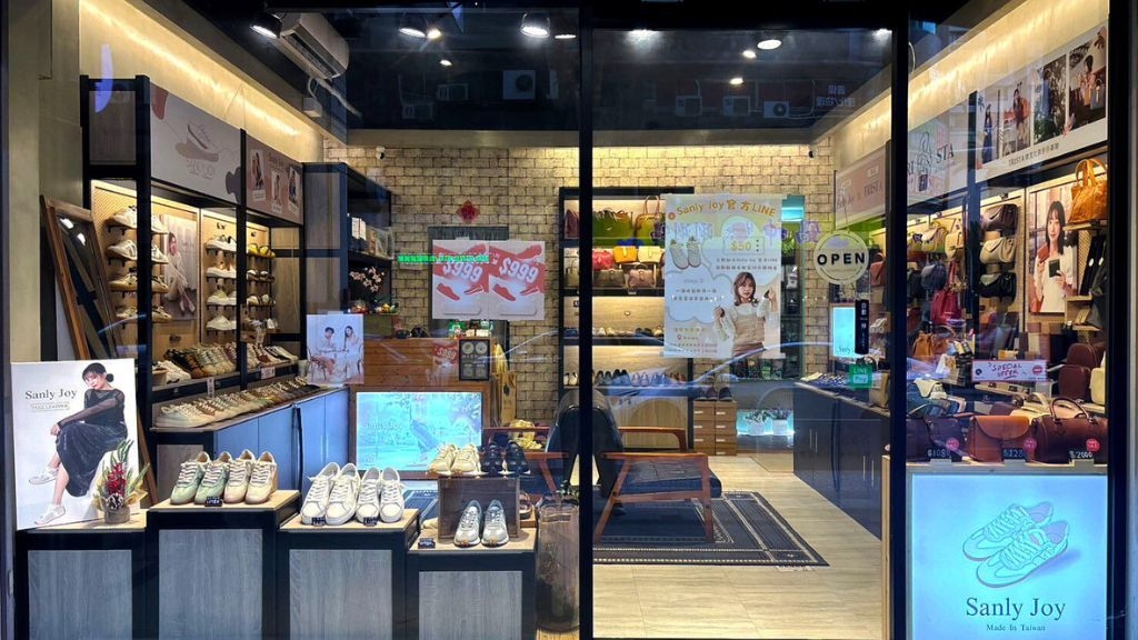 高雄 Sanly Joy 店面外觀，主打全真皮MIT手工女鞋與包款