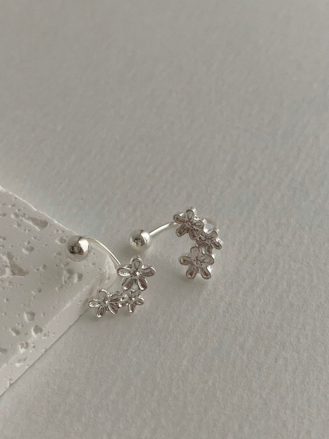 #228LU022 Triplets flower earring