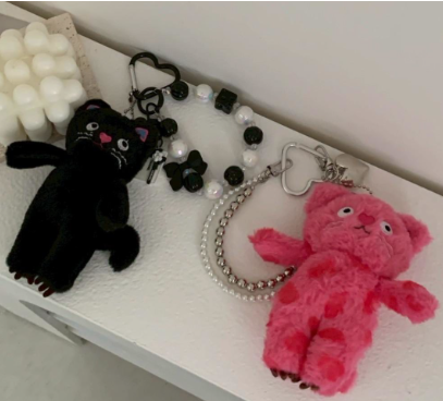 敲可愛的翻白眼貓咪吊飾