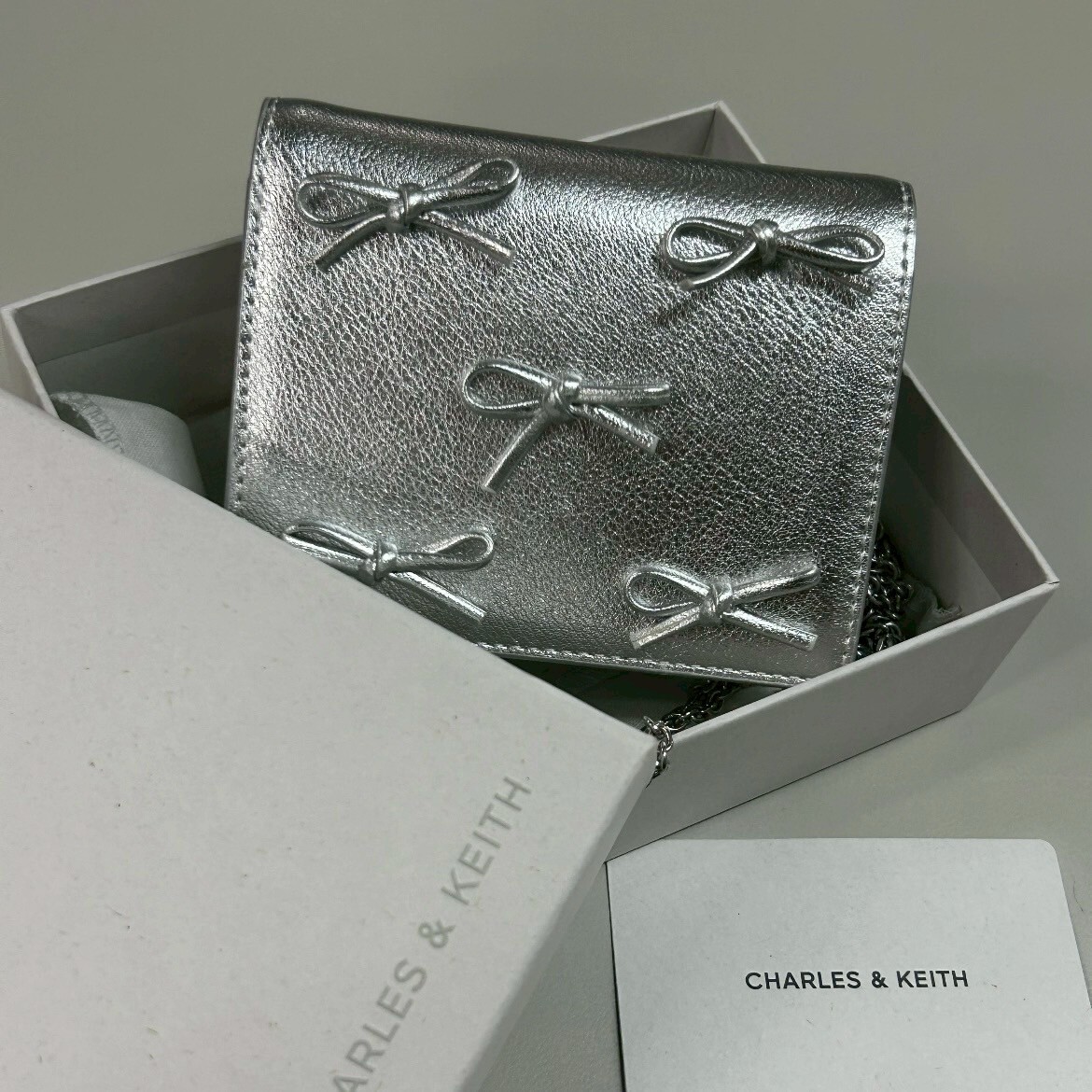 CHARLES & KEITH 小CK 蝴蝶結鍊條短夾 錢包 黑色 銀色