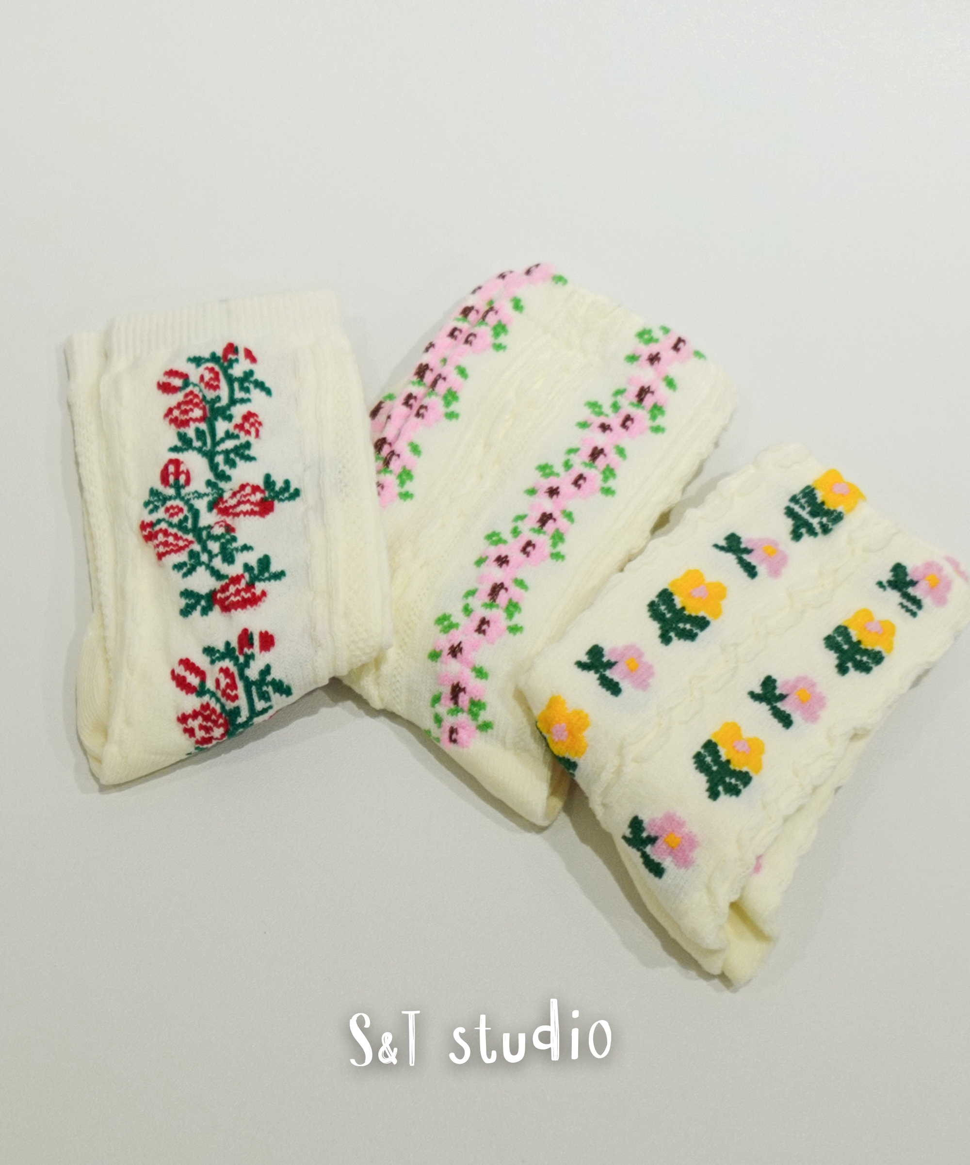 小花花系列｜女童刺繡風中筒棉襪（三入組）
