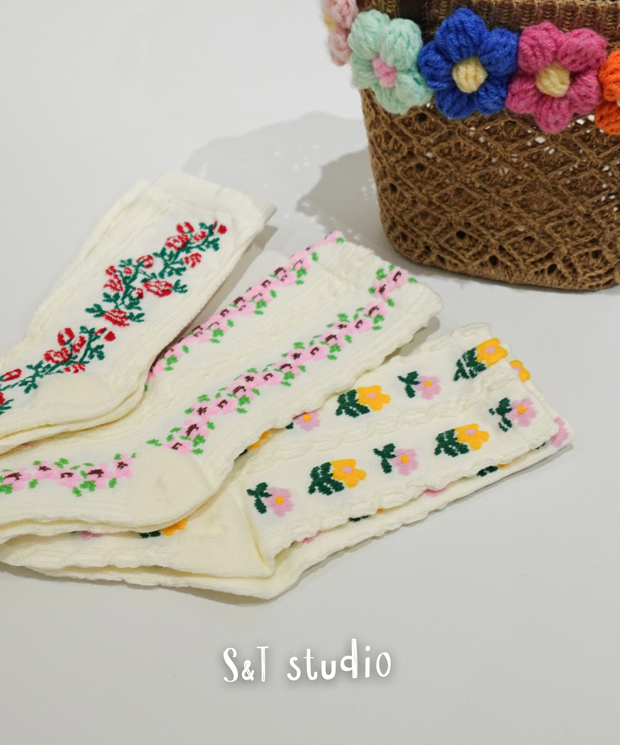 小花花系列｜女童刺繡風中筒棉襪（三入組）