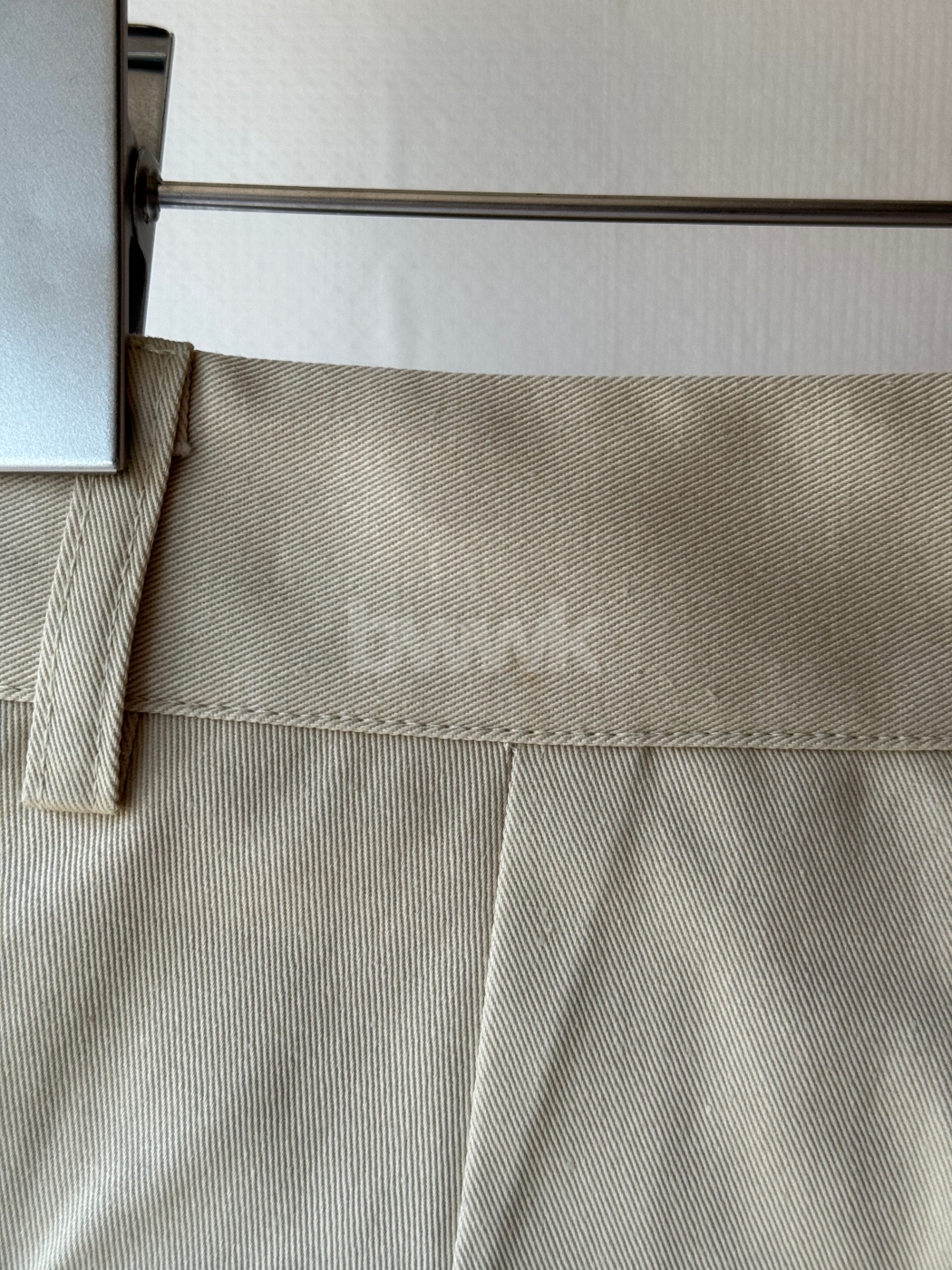 【瑕疵】高腰打褶卡其短褲