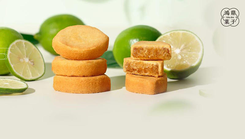 鴻鼎菓子禮盒，選用新鮮檸檬與鳳梨餡製作，酸甜清爽、口感扎實，搭配典雅禮盒設計，是2025中秋送禮推薦的清新系伴手禮首選。