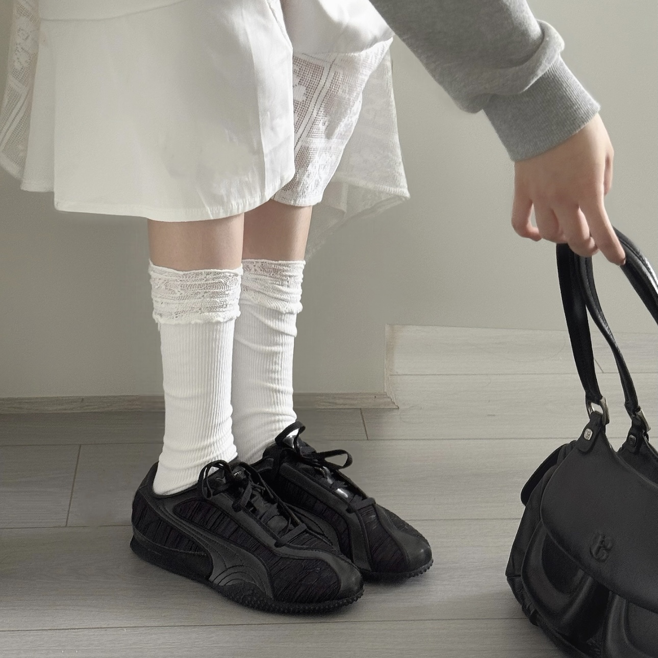 PUMA BELLA V2 LUSTROUS 全黑 皺摺緞面 德訓鞋 彪馬 國外限定 女鞋 406092-02