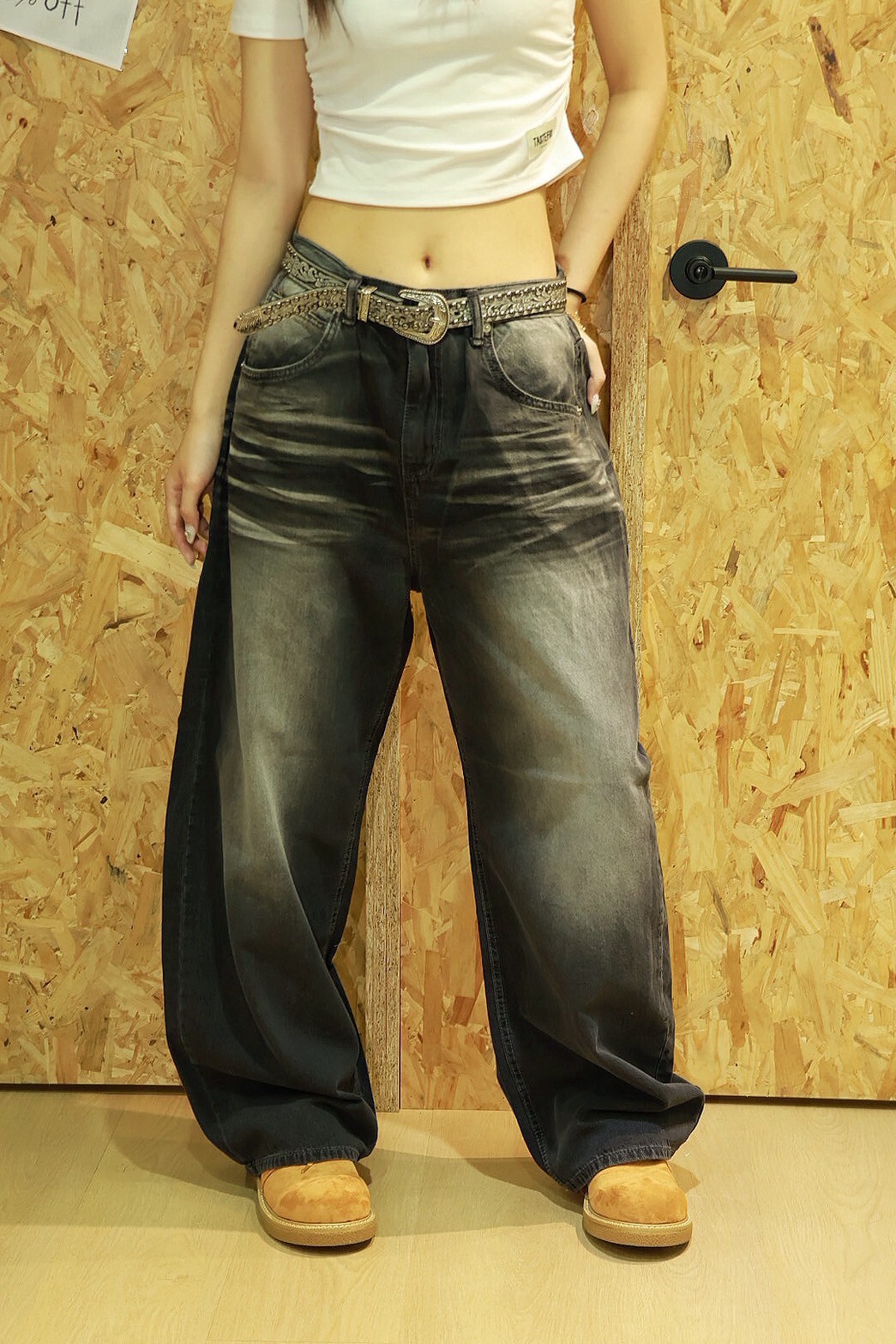 刷白 摺痕 薄款 寬鬆版型 #牛仔褲