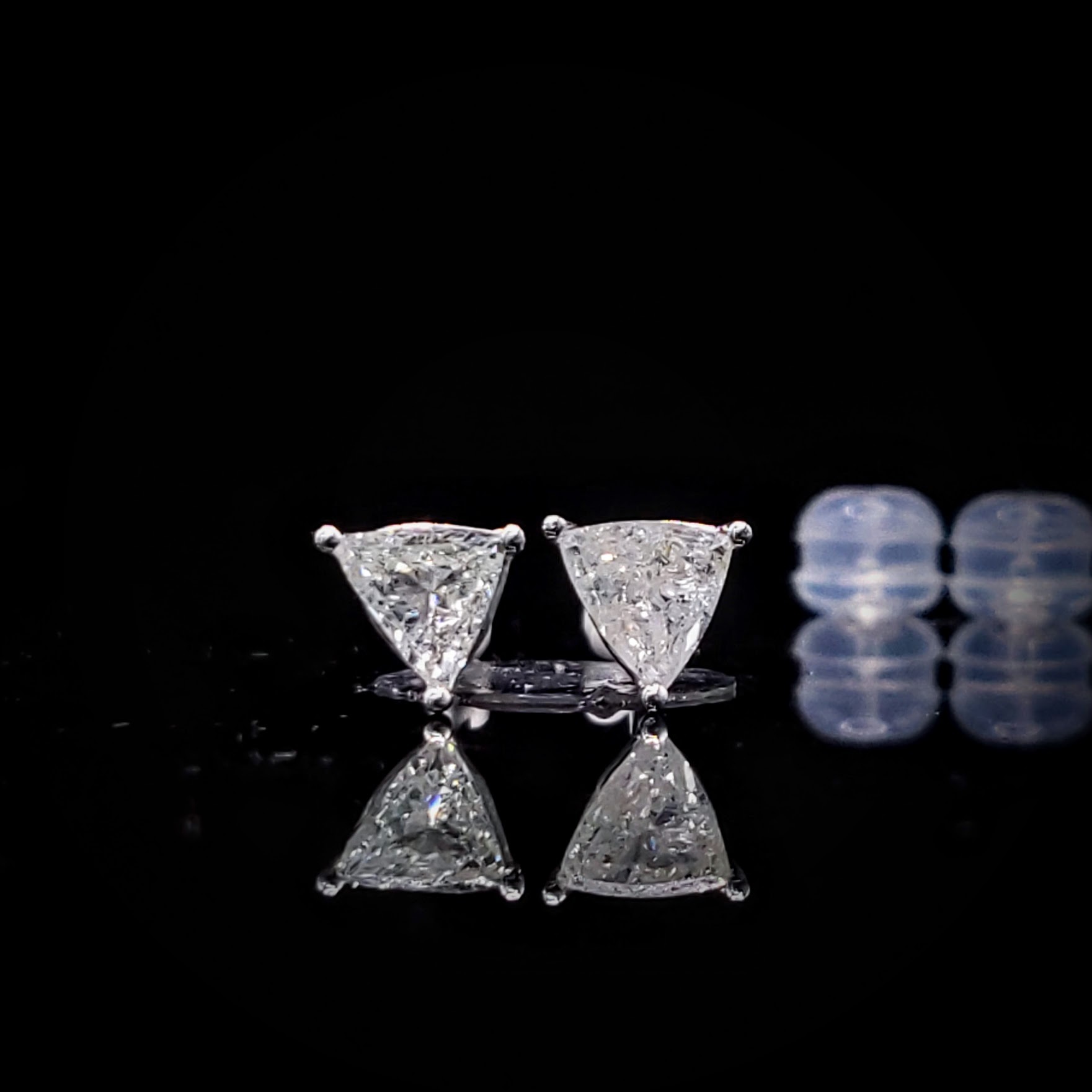 18K White Gold 0.63ct Triangle Cut Diamond Earrings