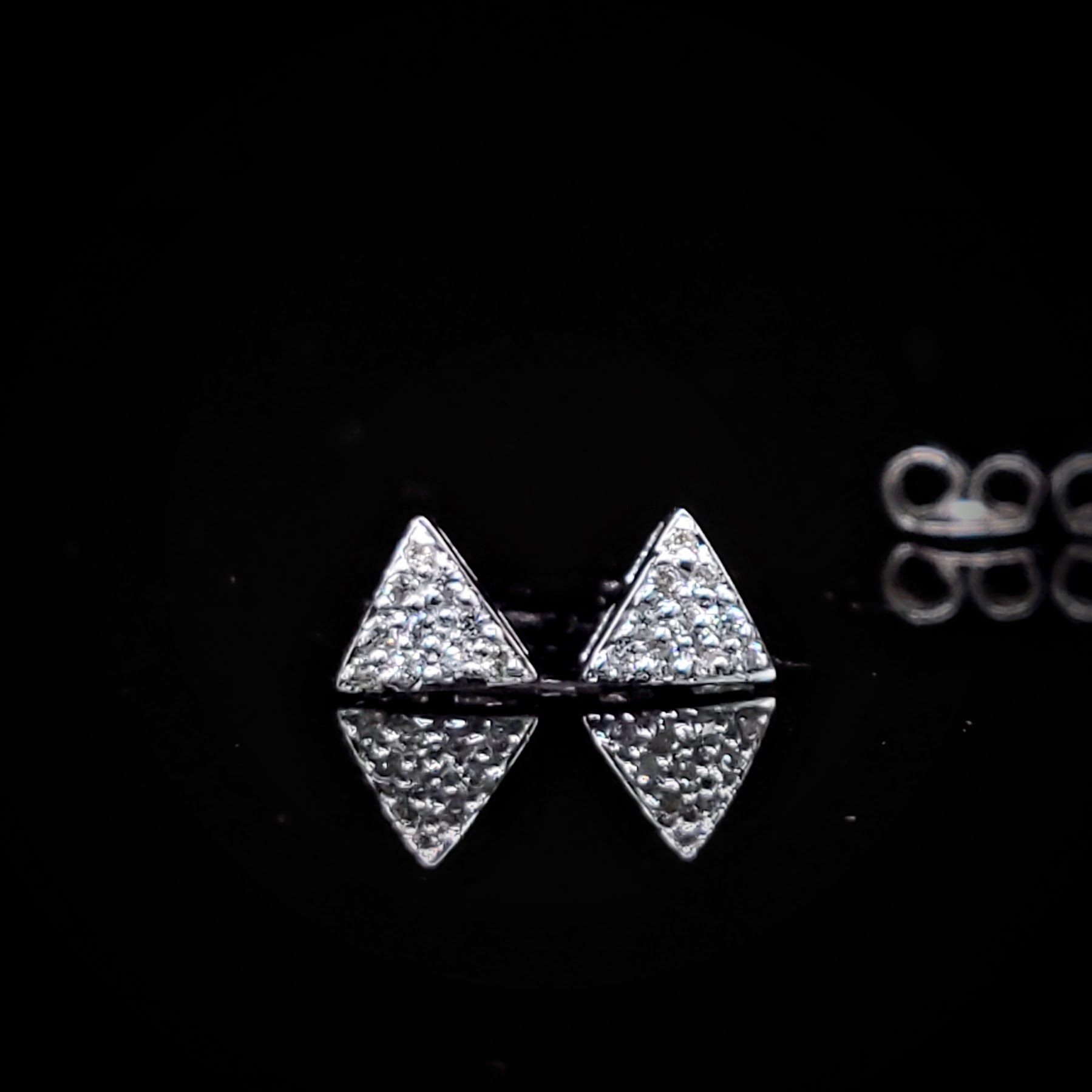 18K White Gold 0.06ct Diamond Earrings