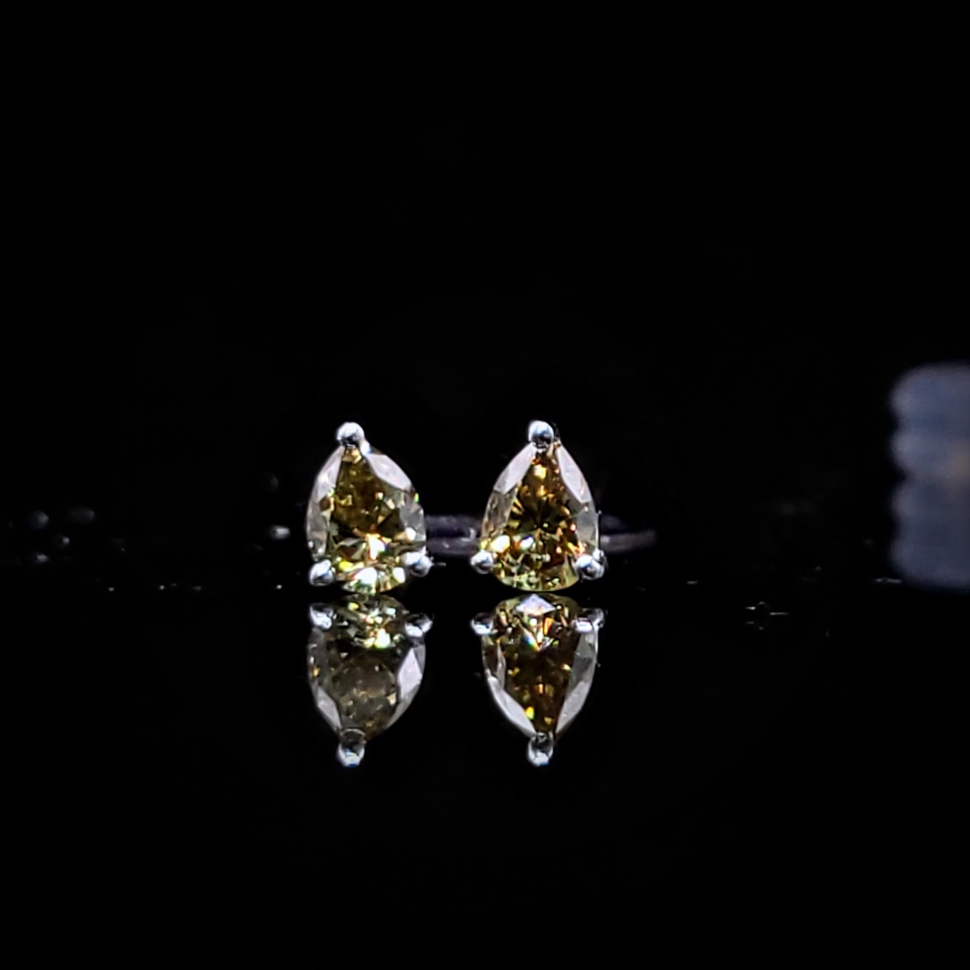 全新18K金【主石46份梨形綠鑽】耳環