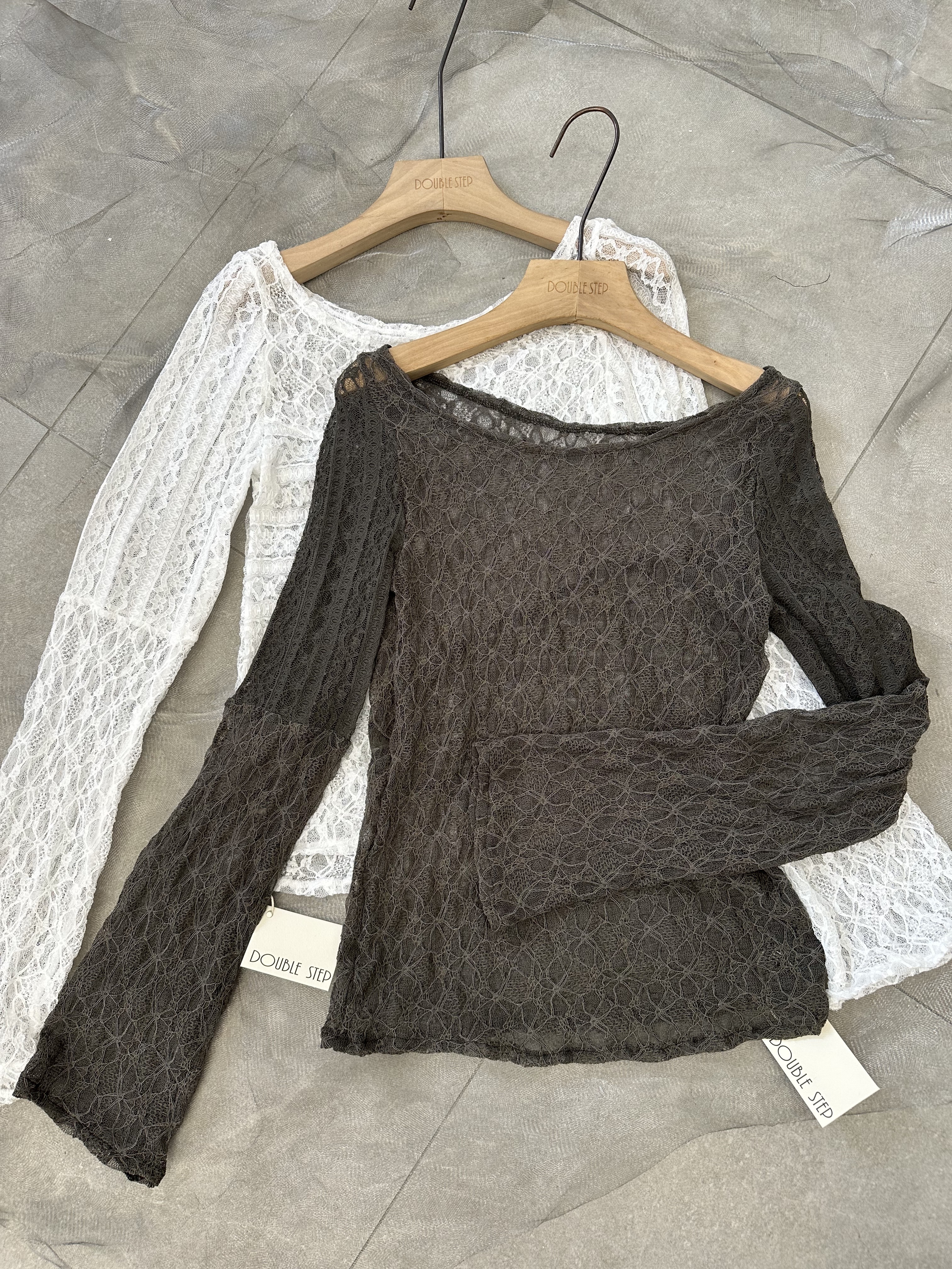 拼接蕾絲喇叭袖上衣 - BL53757