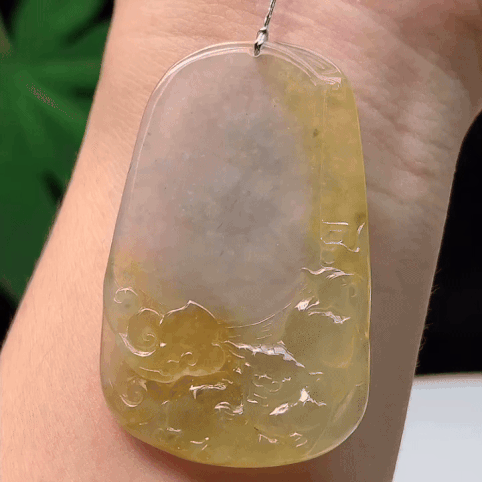 726333 翡翠冰種飄黃虎牌