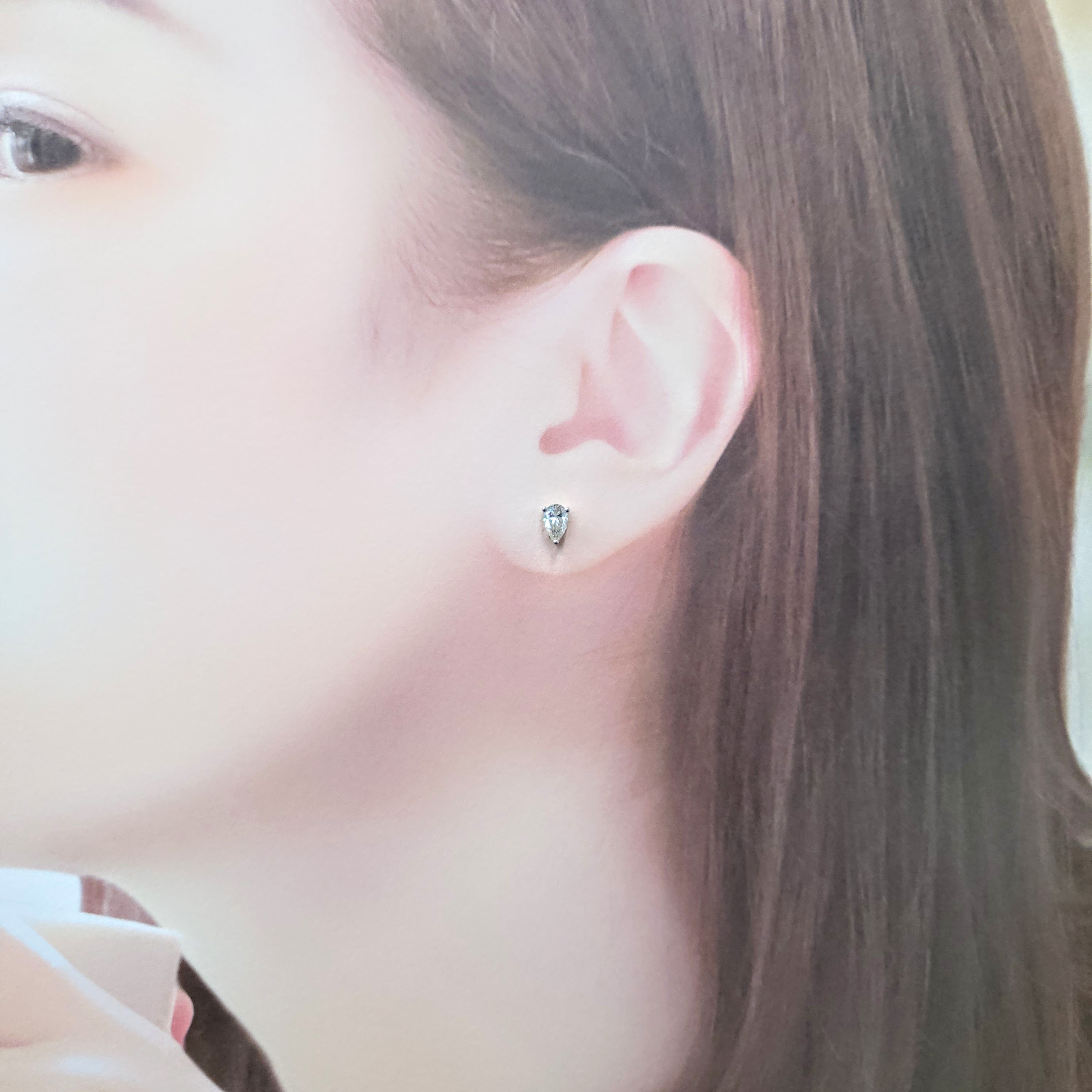 18K White Gold 0.80ct Pear Shaped Diamond Earrings