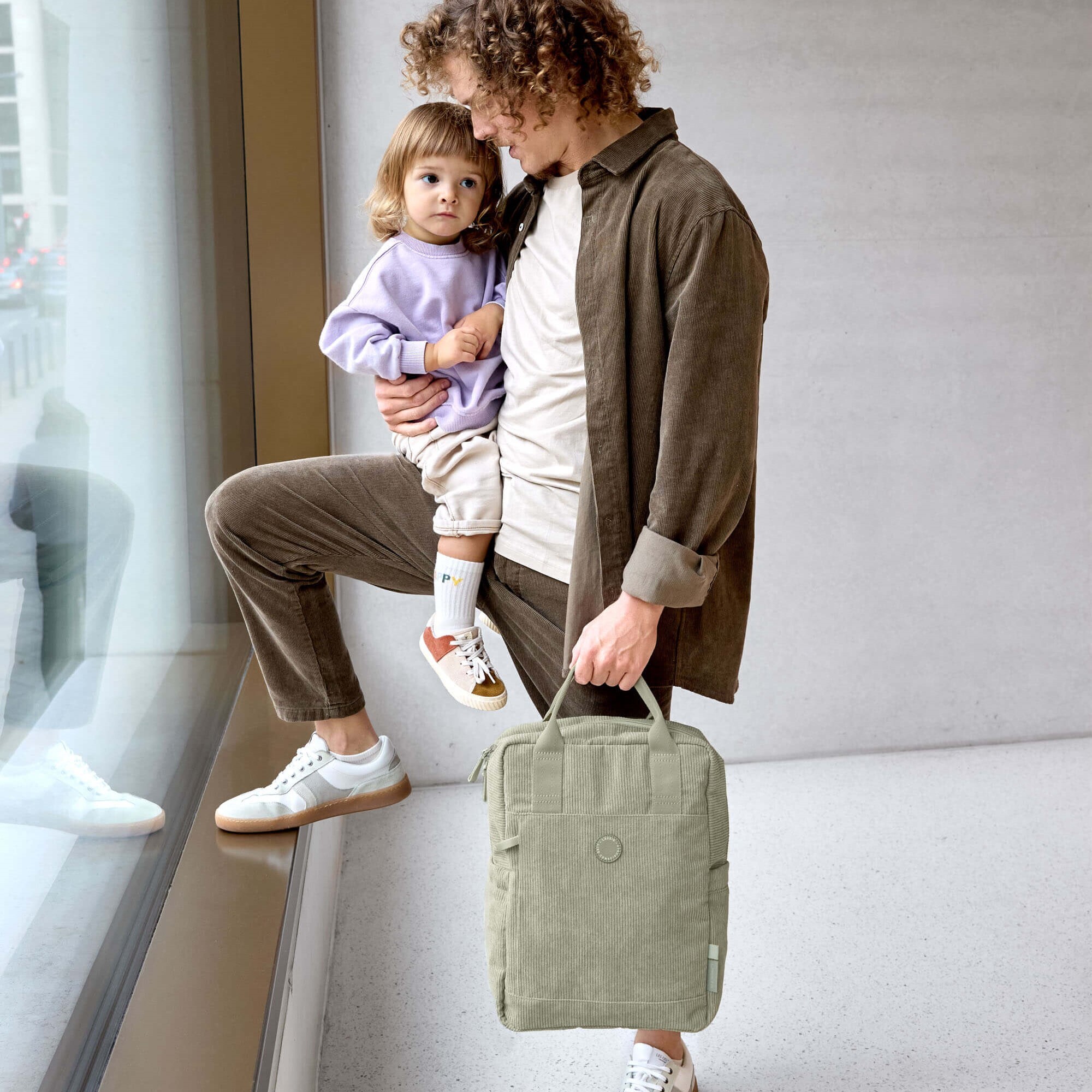 德國媽媽包No.1品牌，LASSIG讓媽媽包不只是媽媽包，兼具時尚與功能性，大開口大容量多隔層，附育兒配件：防水尿布墊、奶瓶保溫袋、推車掛勾，實用推薦