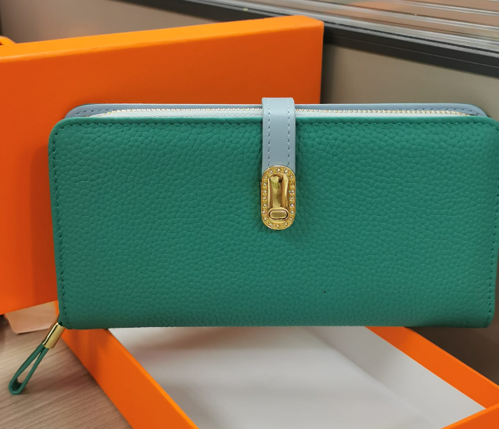 PP-T94-牛皮長皮夾 - 湖水綠色（跟盒）