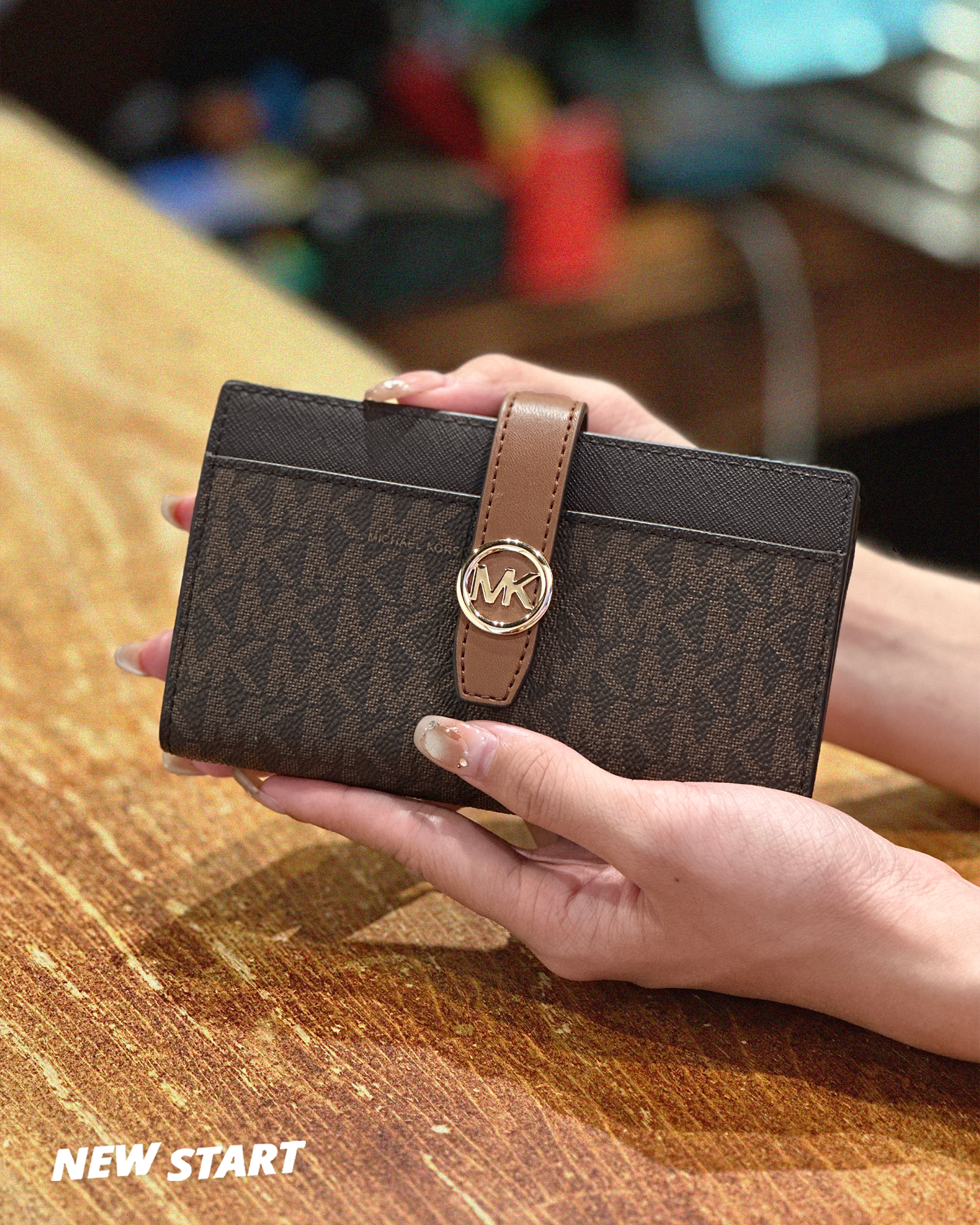Michael Kors MK 圓圈Logo 扣式中夾