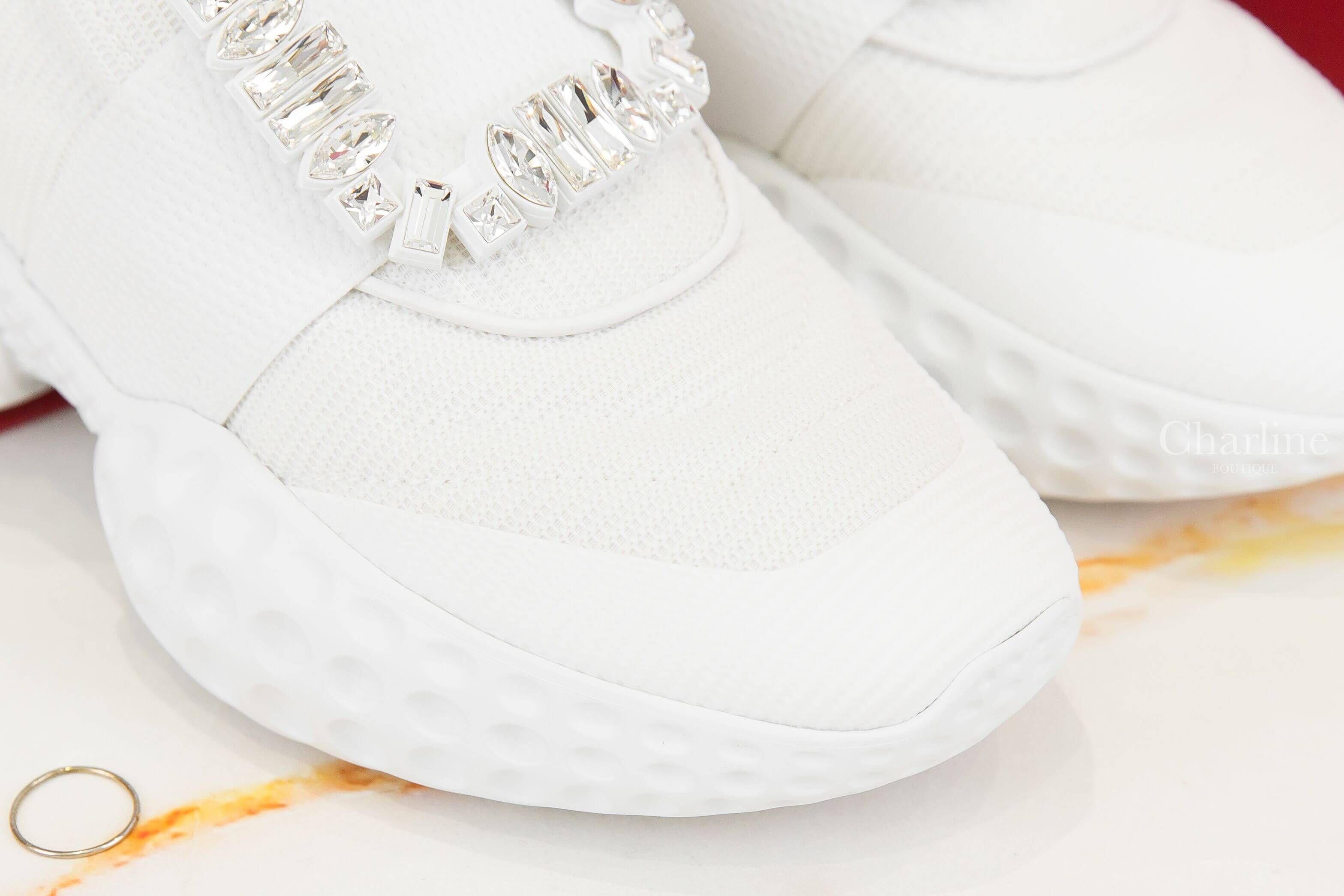 Roger Vivier Viv' Run Light Sneakers In Fabrics 白色水晶方釦太空棉運動鞋