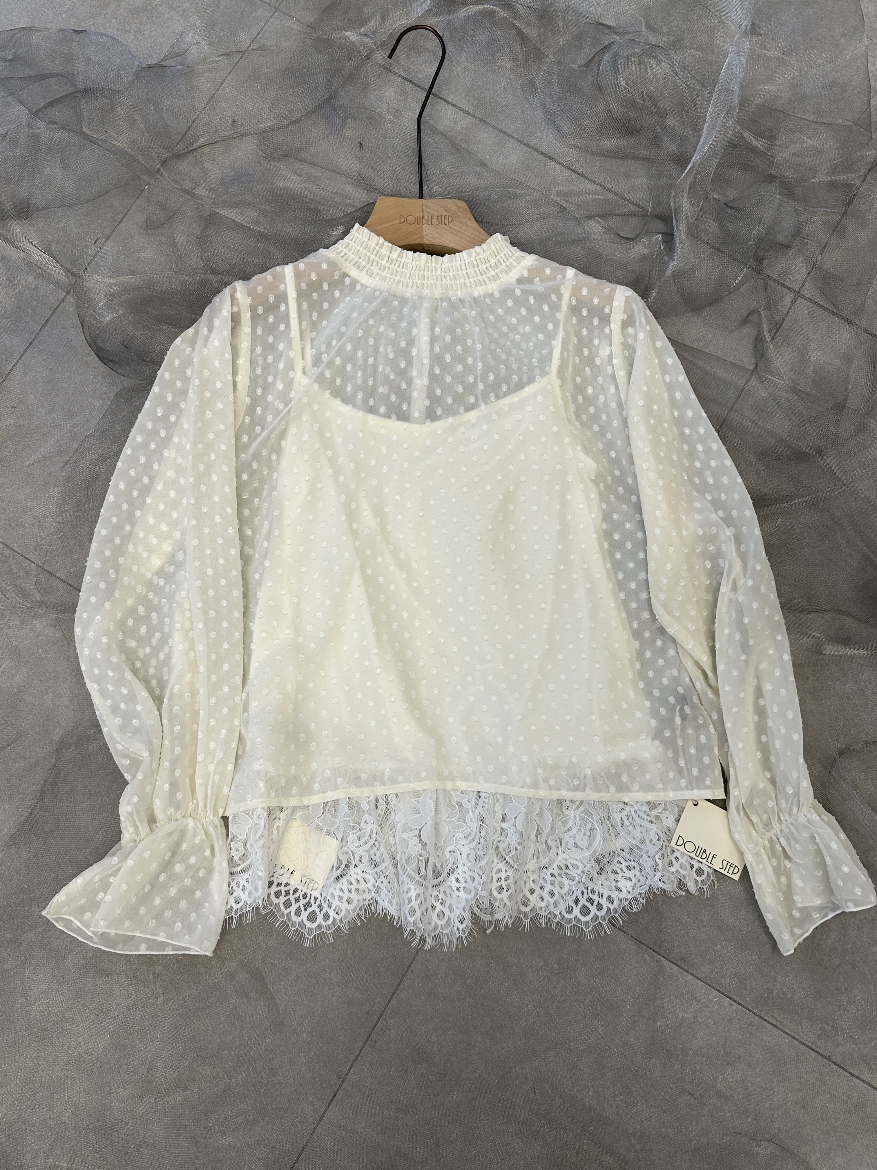 一式兩件！提花點絲質上衣 - BL53799