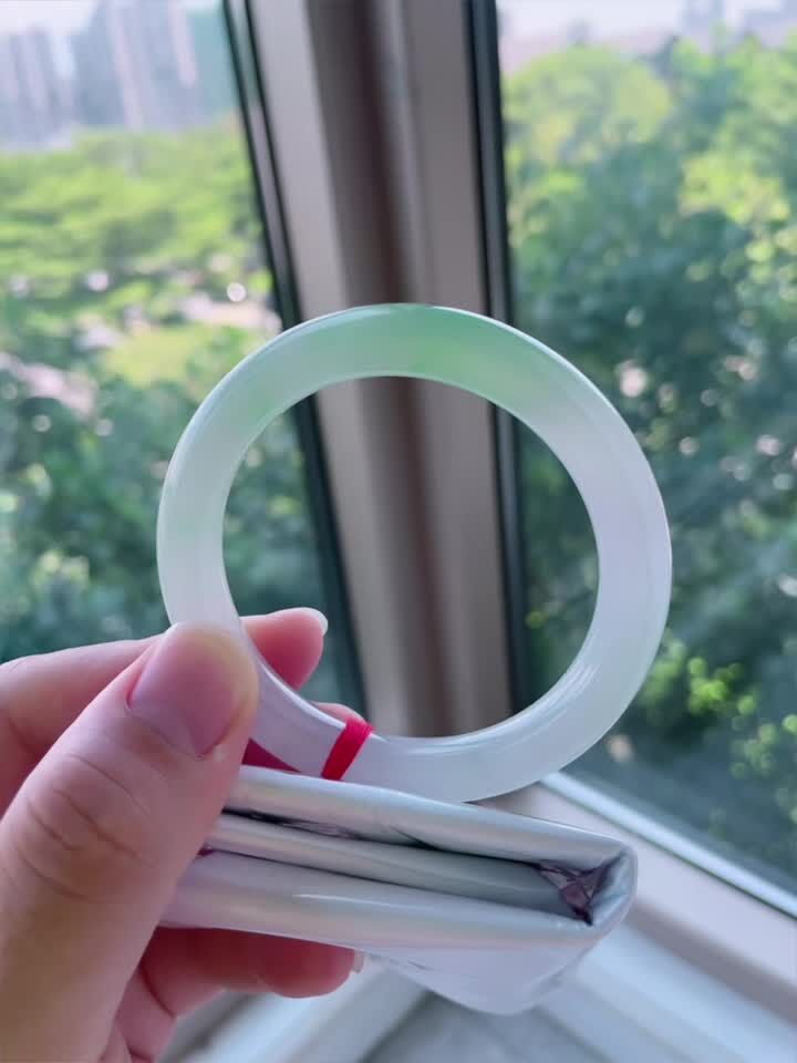 726585 51.8mm冰飄綠翡翠圓條手鐲 (52-54)