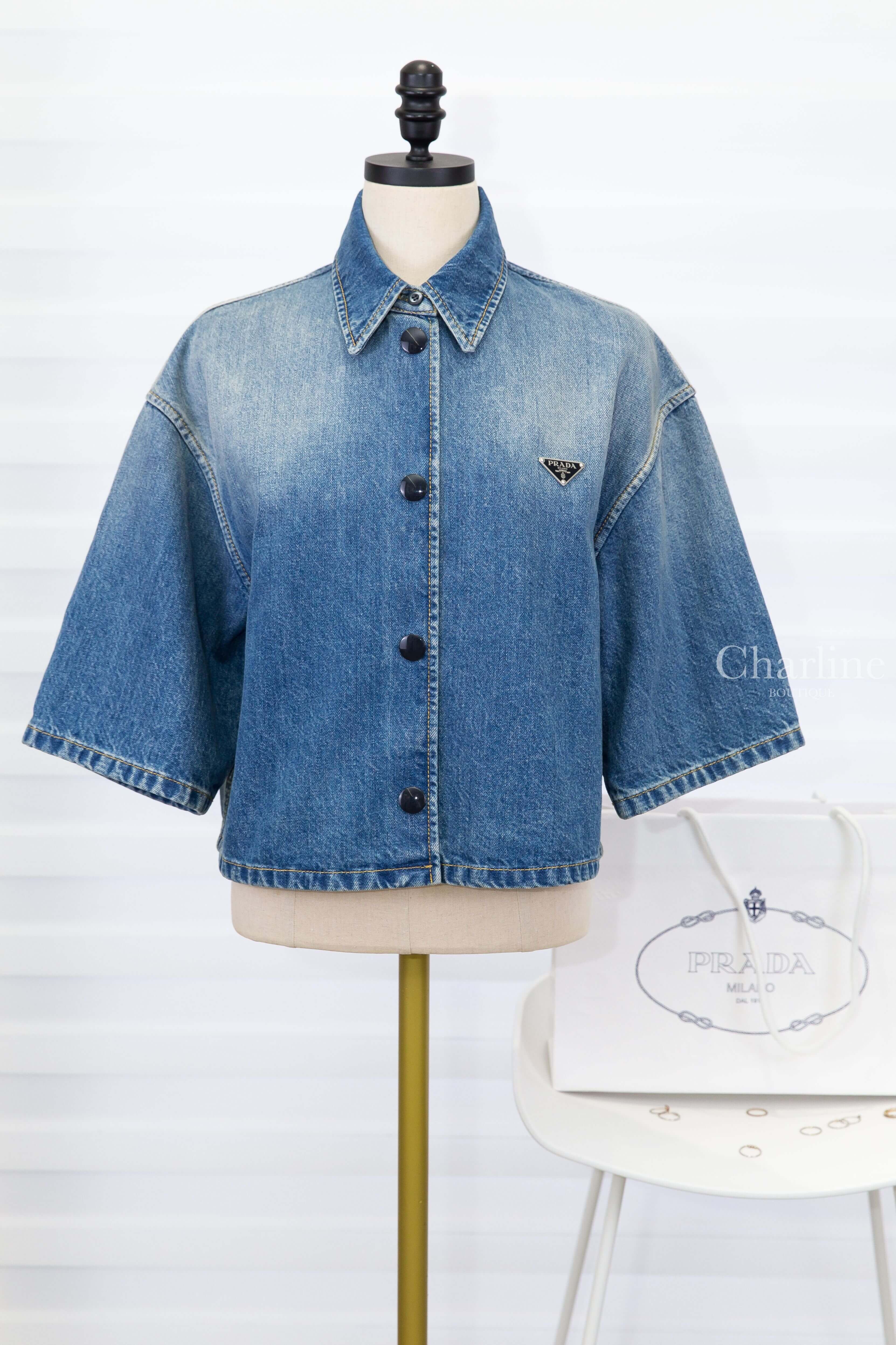 Prada Cropped Denim Shirt 淺藍色三角銀字Logo丹寧棉質黑釦短板短袖襯衫-Charline Boutique 精品代購