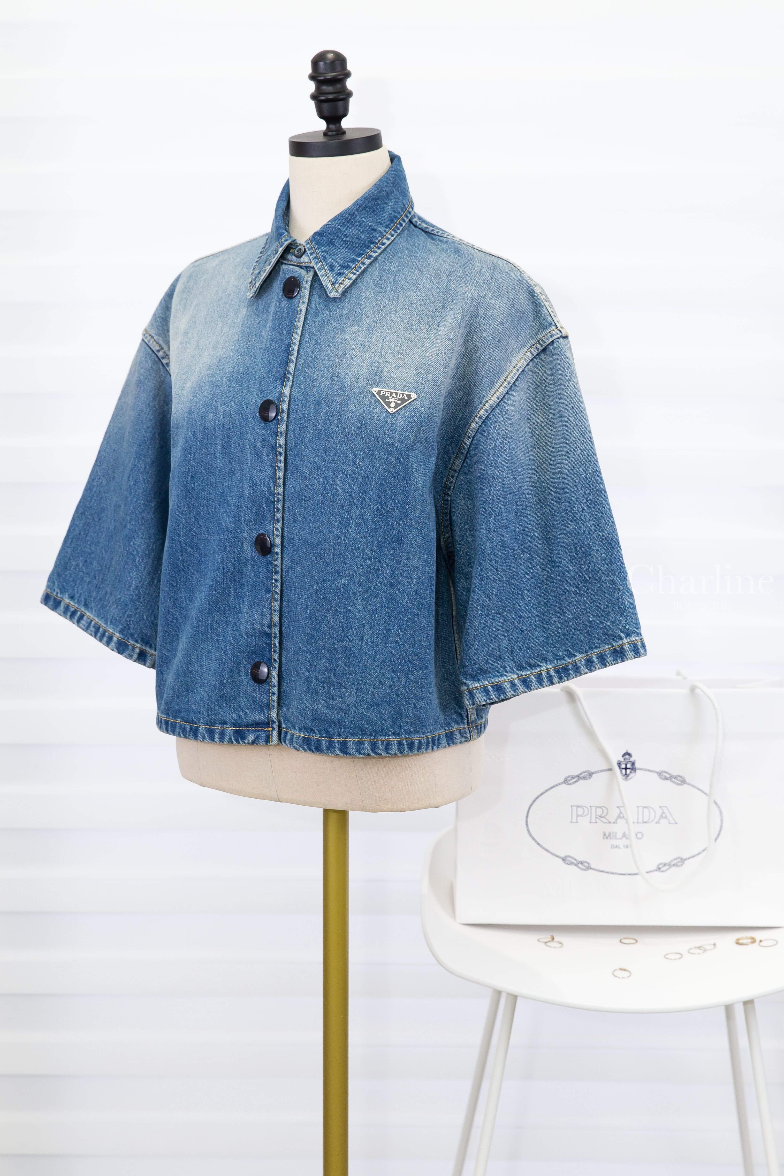Prada Cropped Denim Shirt 淺藍色三角銀字Logo丹寧棉質黑釦短板短袖襯衫-Charline Boutique 精品代購