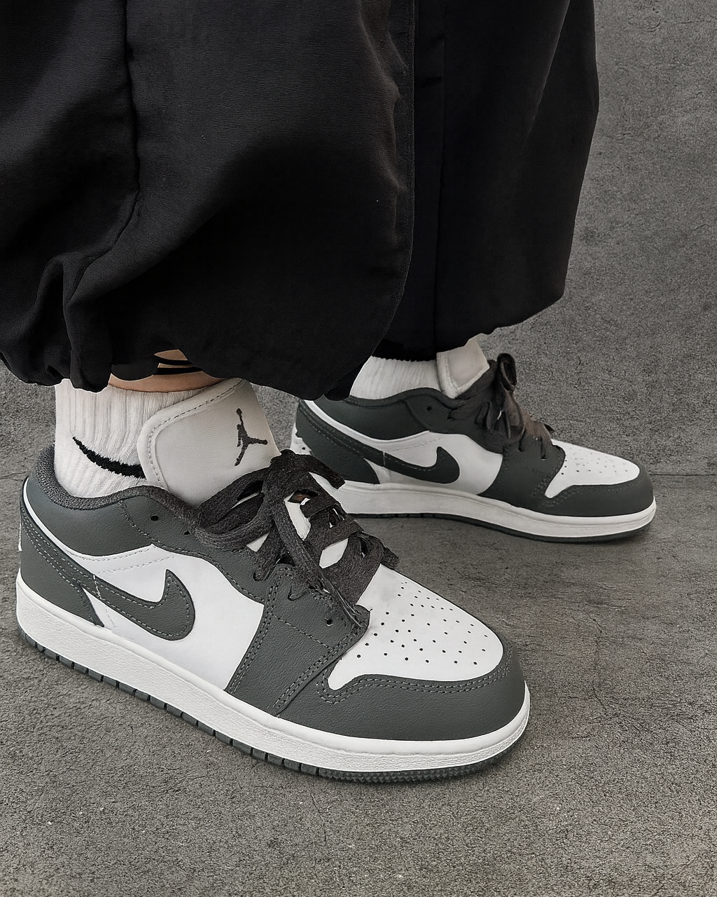 NIKE AIR JORDAN 1 GS 鐵灰2.0 深灰 灰白 白色外縫線 大童鞋 553560-044 / 調貨