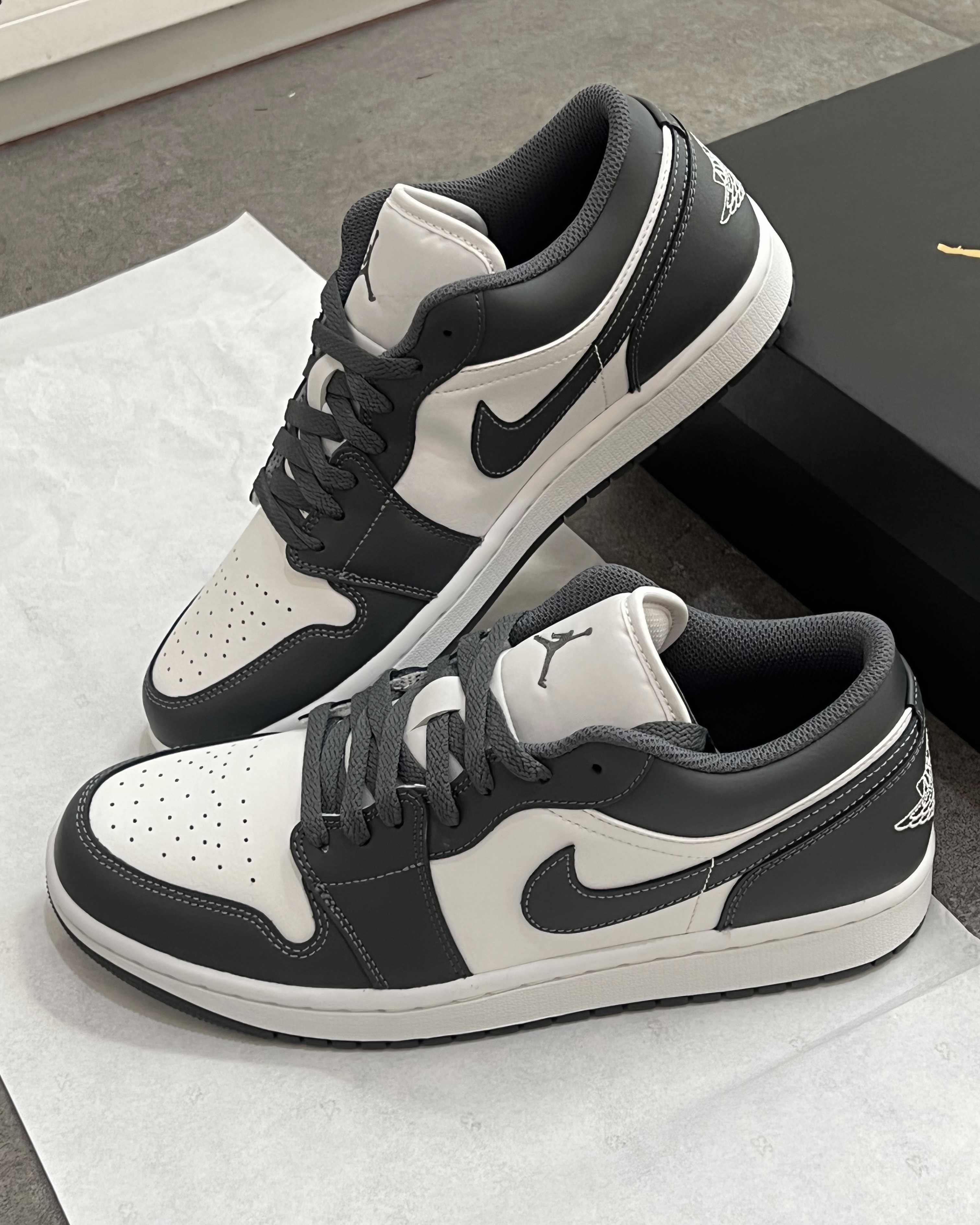 NIKE AIR JORDAN 1 GS 鐵灰2.0 深灰 灰白 白色外縫線 大童鞋 553560-044 / 調貨