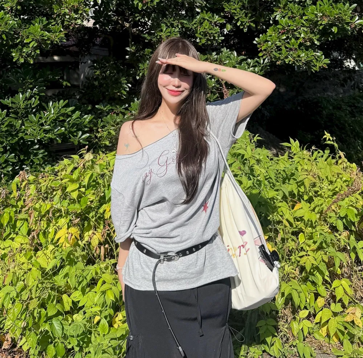 chicks - good luck one off shoulder tee (grey)