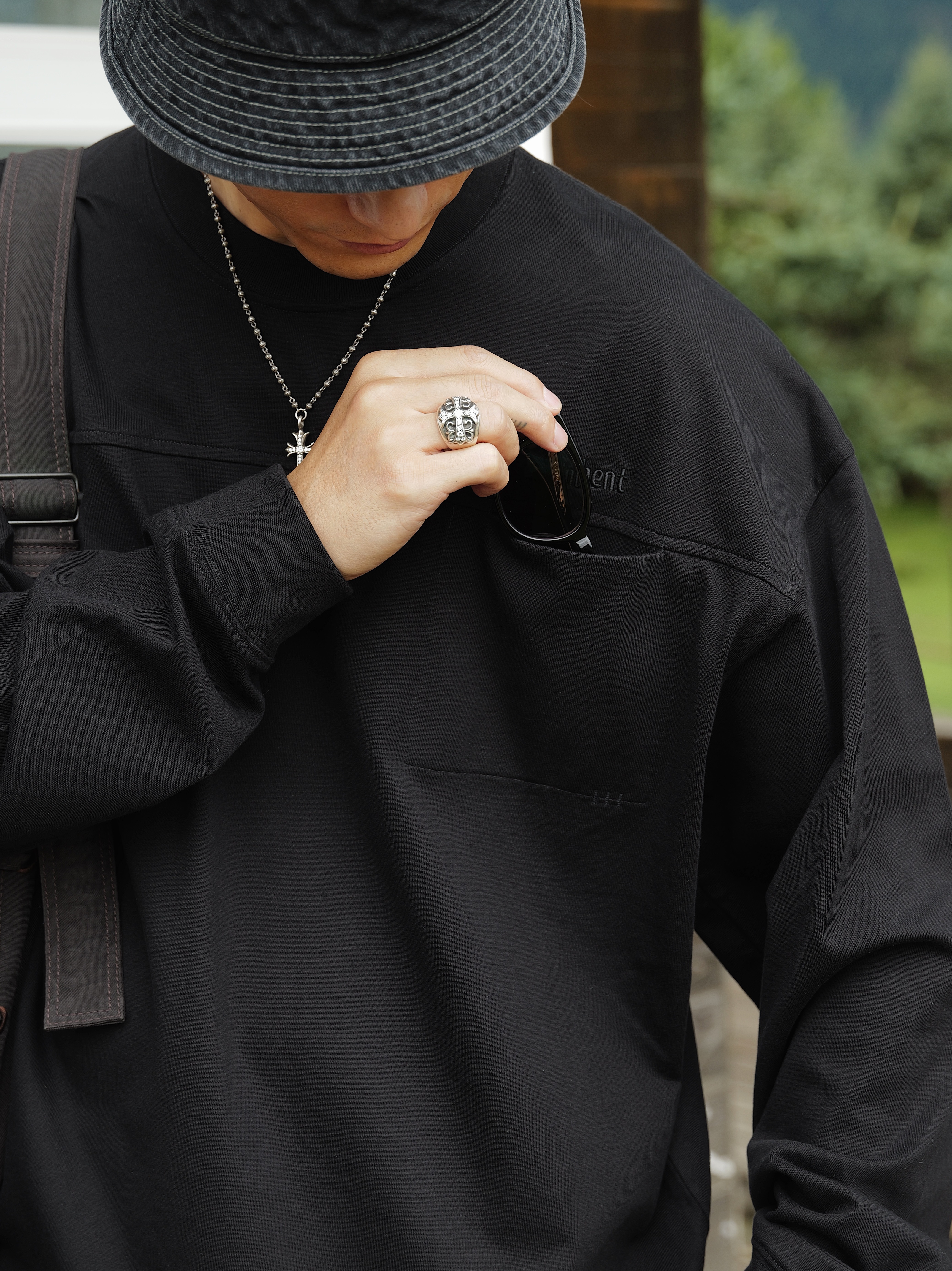 Unbent 25 A/W 純色刺繡拼縫口袋長袖