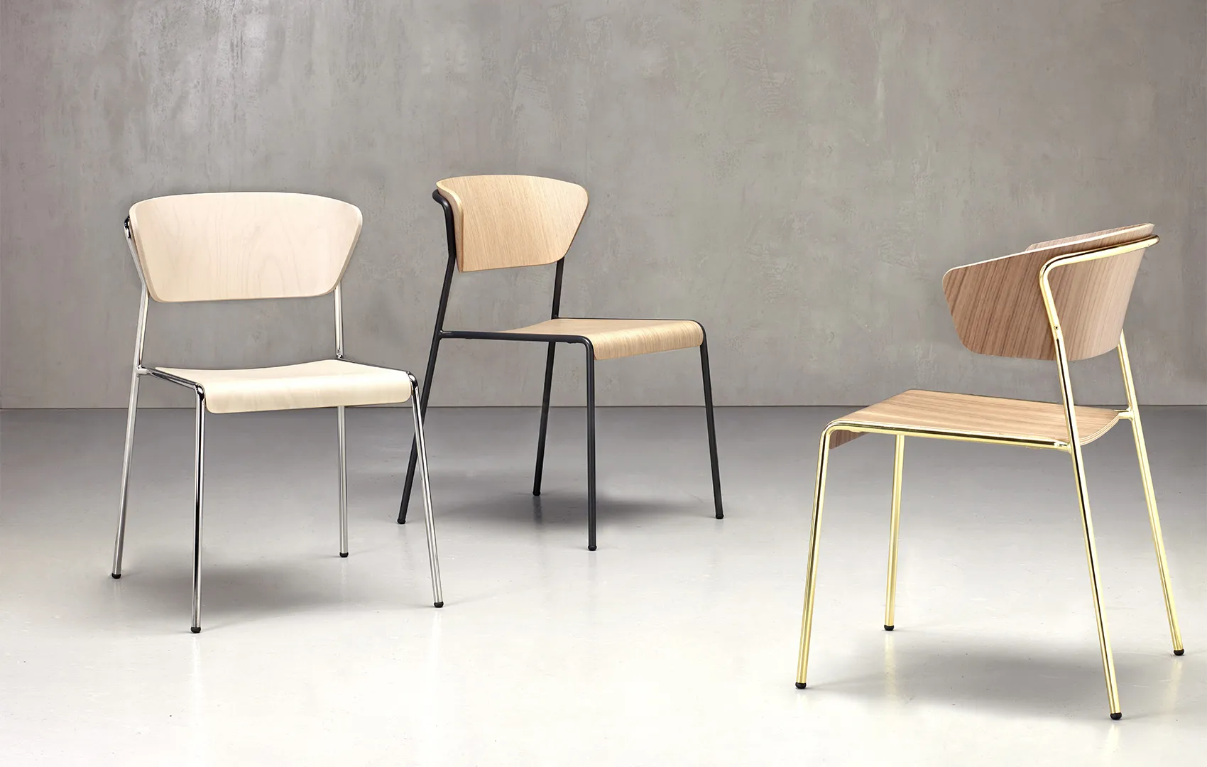 Lisa Wood 扶手款,各種材質椅腳搭配,鍍鉻鋼色、啞光煤炭黑色、緞面黃銅色、亮面黑色。