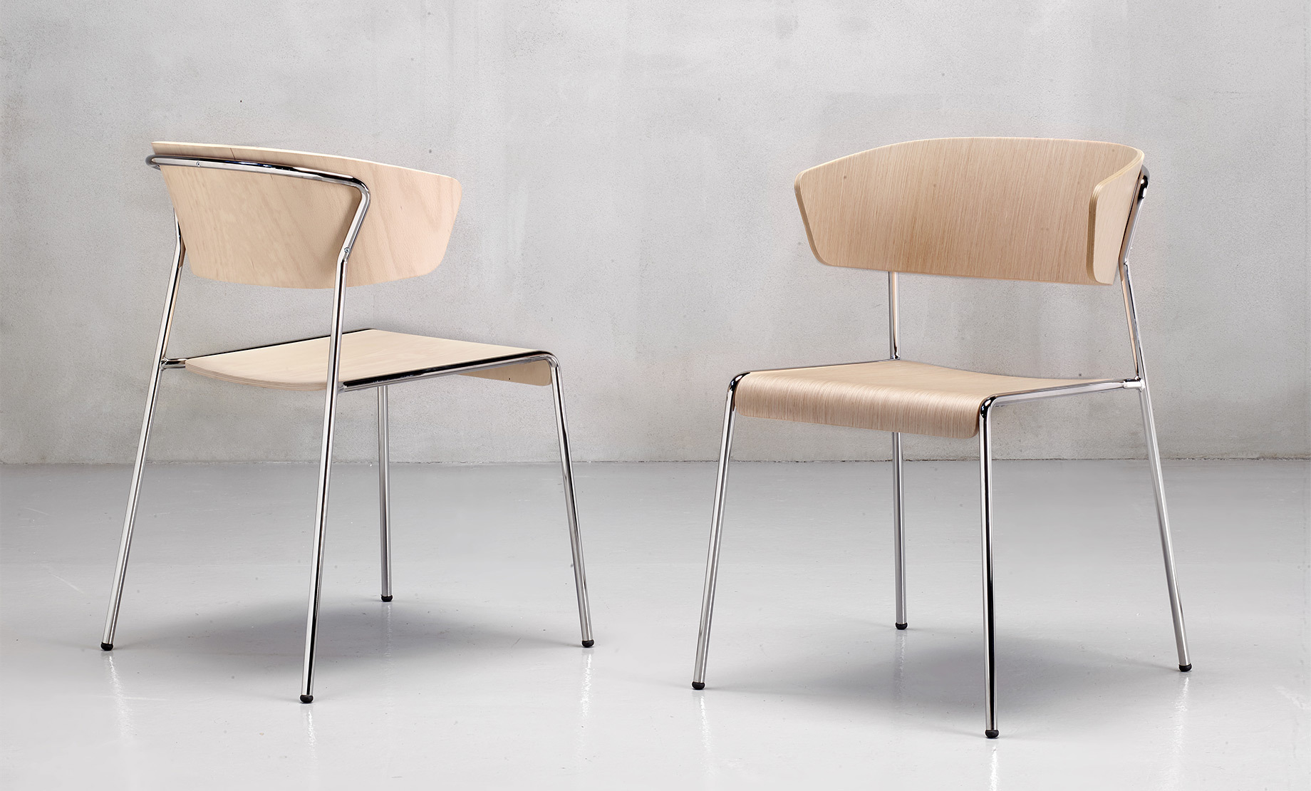 Lisa Wood 扶手款,白衫櫸木坐面及椅背,鍍鉻鋼色椅腳,清爽高雅