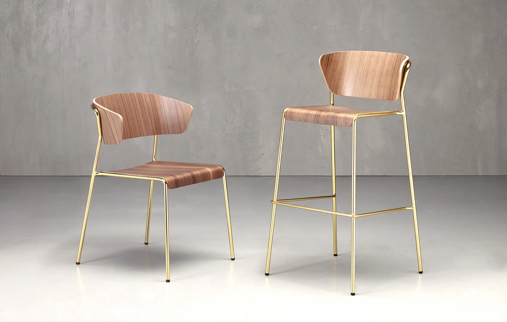 Lisa Wood 扶手款,胡桃木坐面及椅背,緞面黃銅色椅腳,展現高貴氣息。