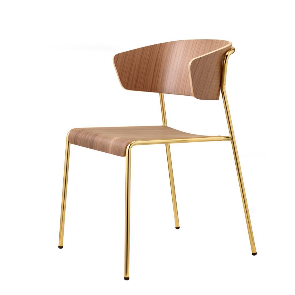 Lisa Wood 扶手款,胡桃木坐面及椅背,緞面黃銅色椅腳,呈現溫暖氛圍。