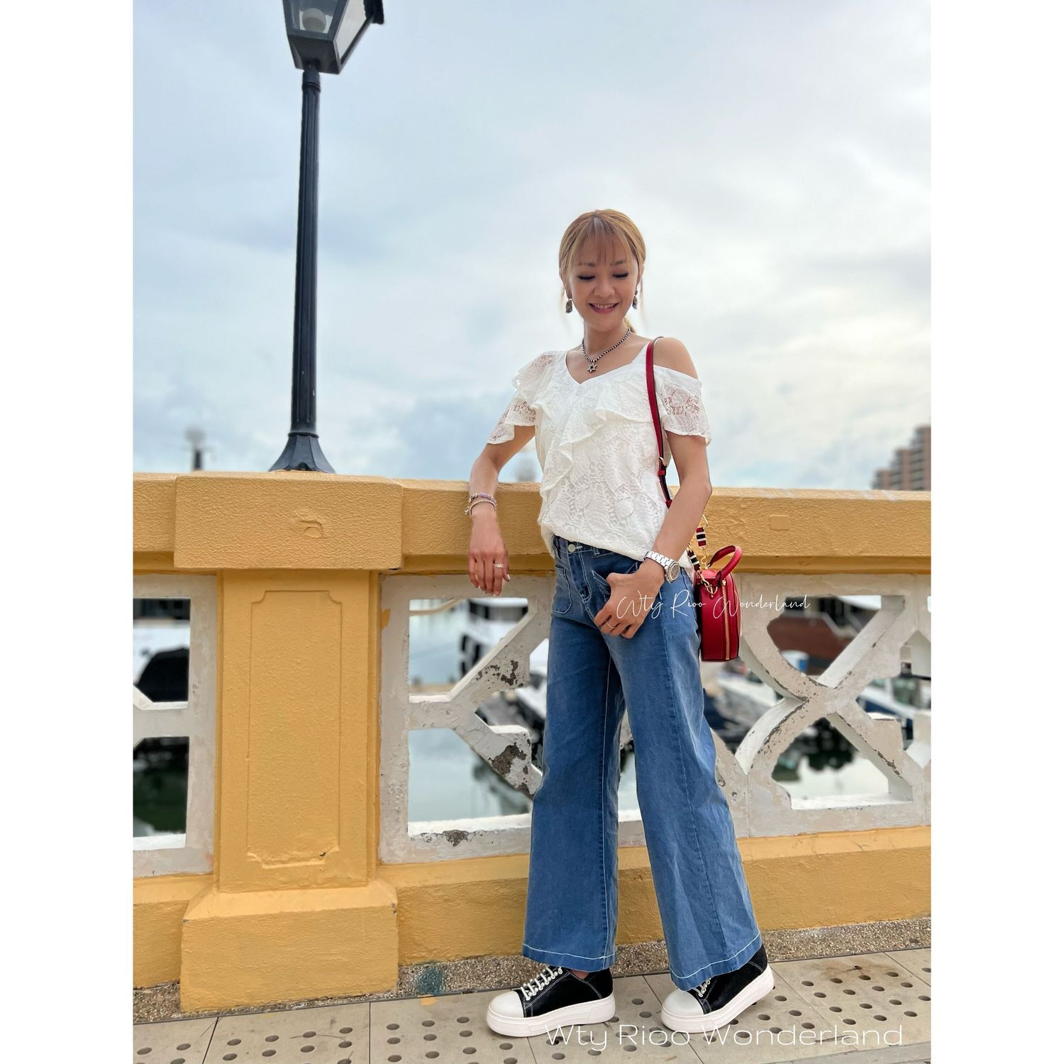 Wonderland自家Lace Ruffle衫