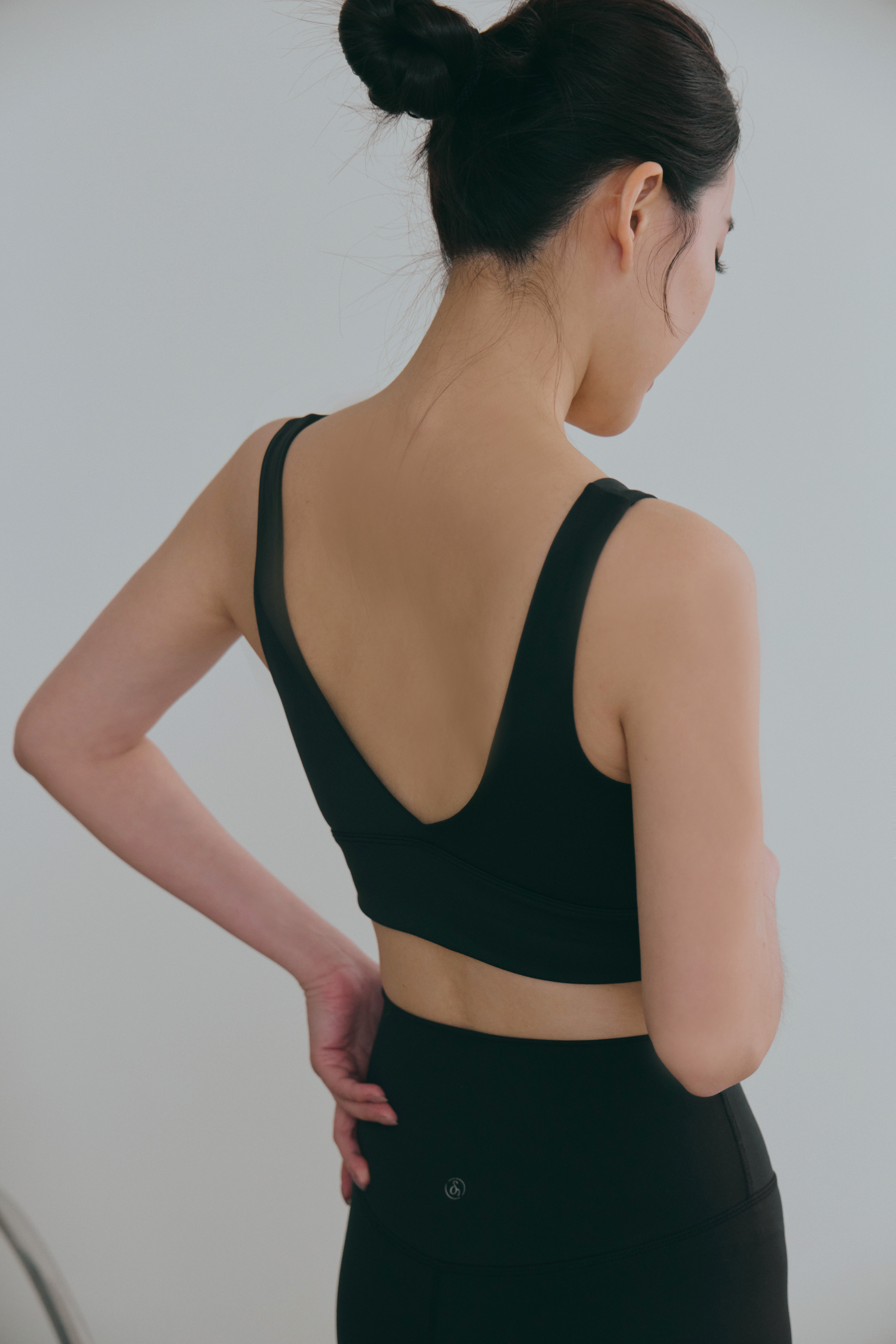 V-BACK運動BRA TOP- 正黑