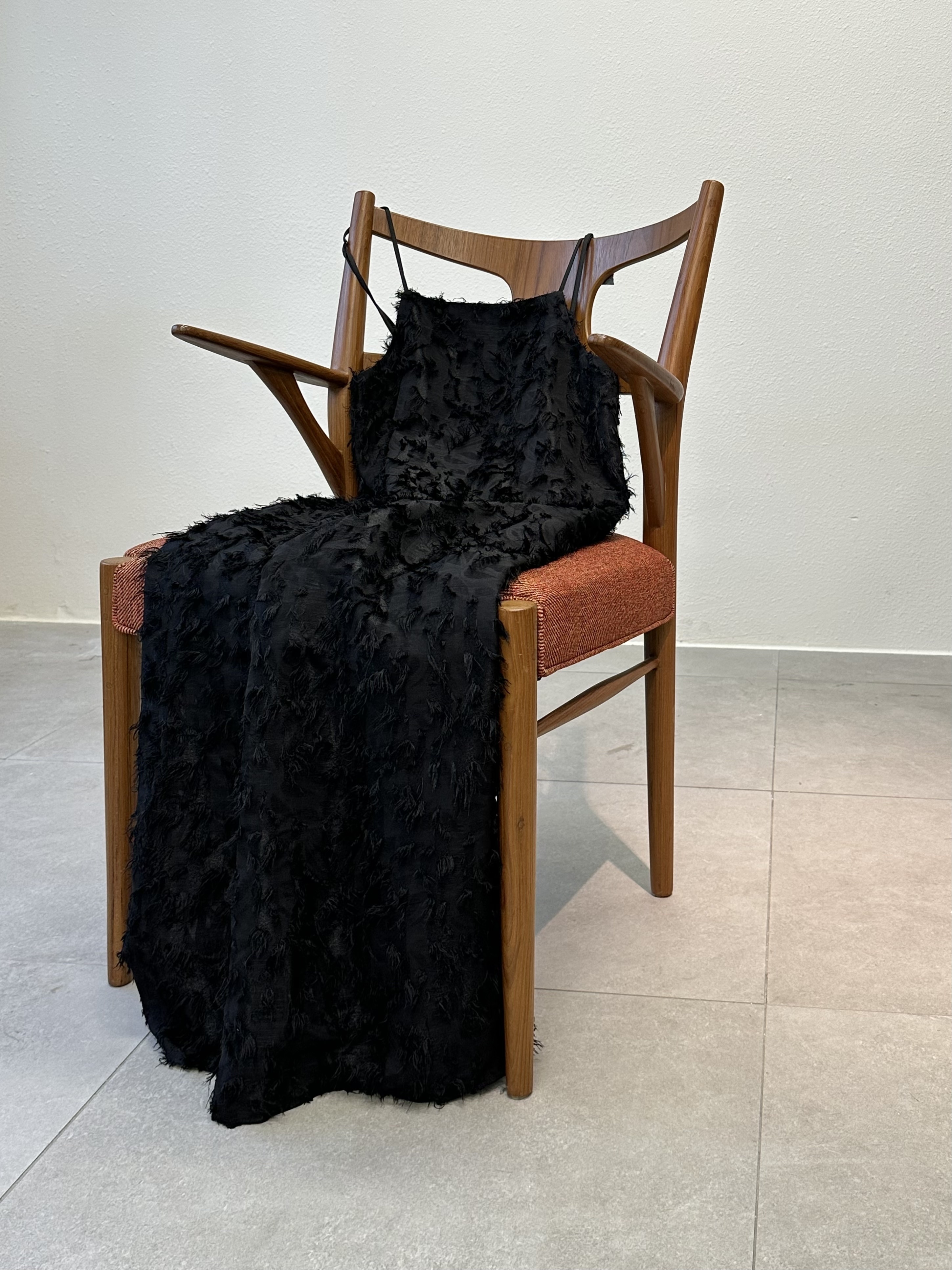 平口領羽毛感吊帶裙 - OP53835