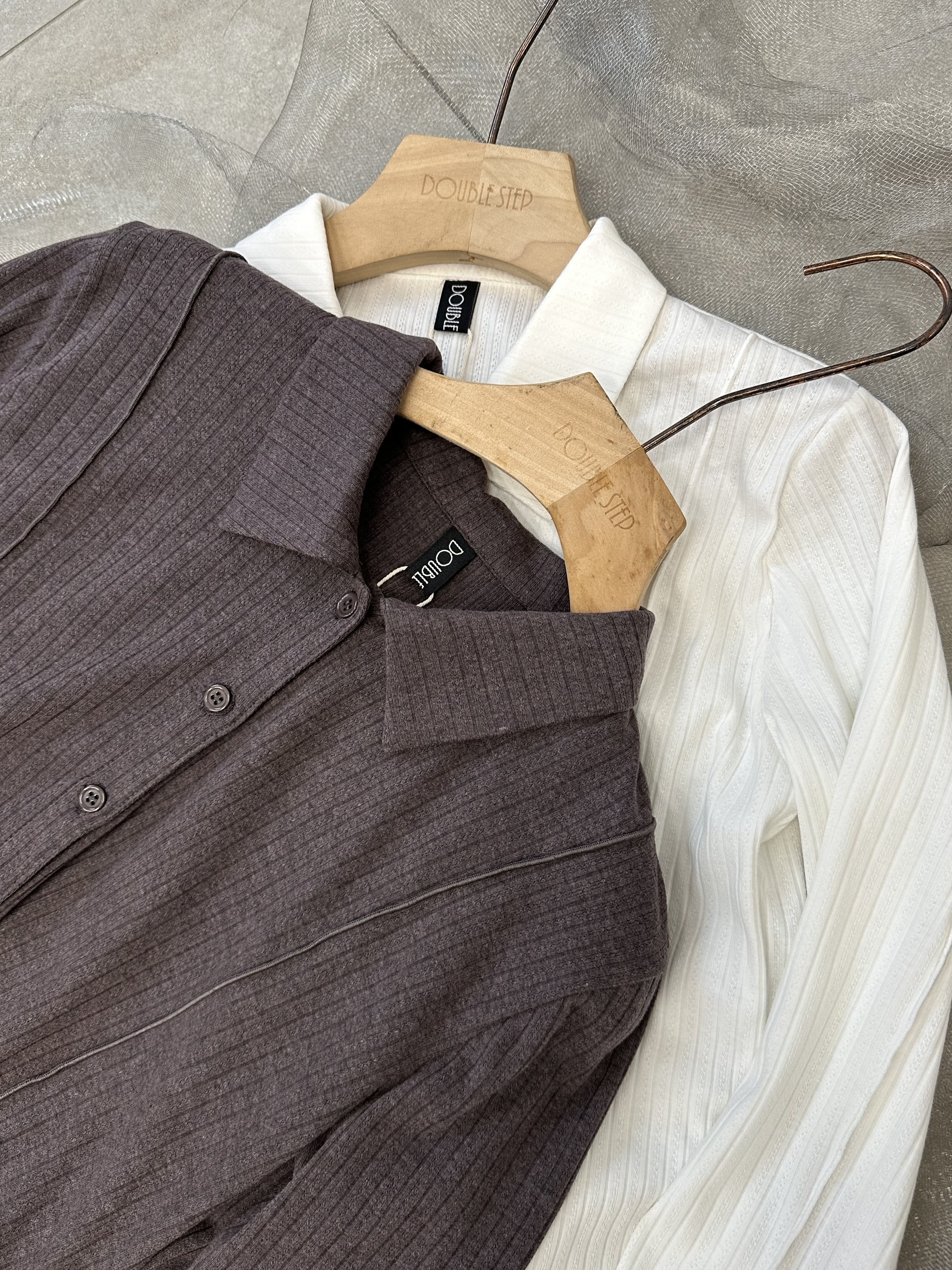 暗條紋反領開胸上衣 - BL53759