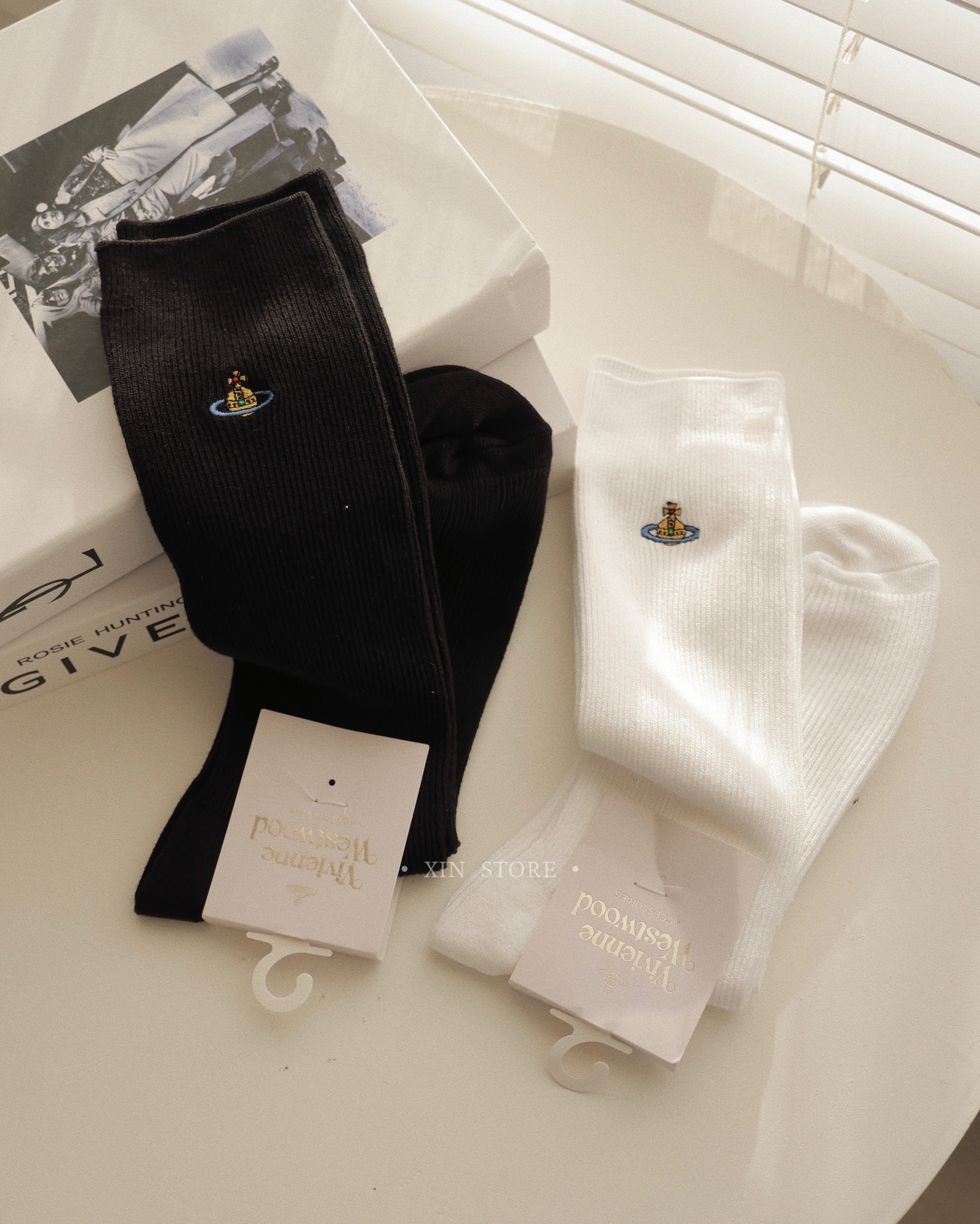 <現貨!!>Vivienne Westwood 薇薇安 西太后 刺繡 高筒襪 長襪 黑 白