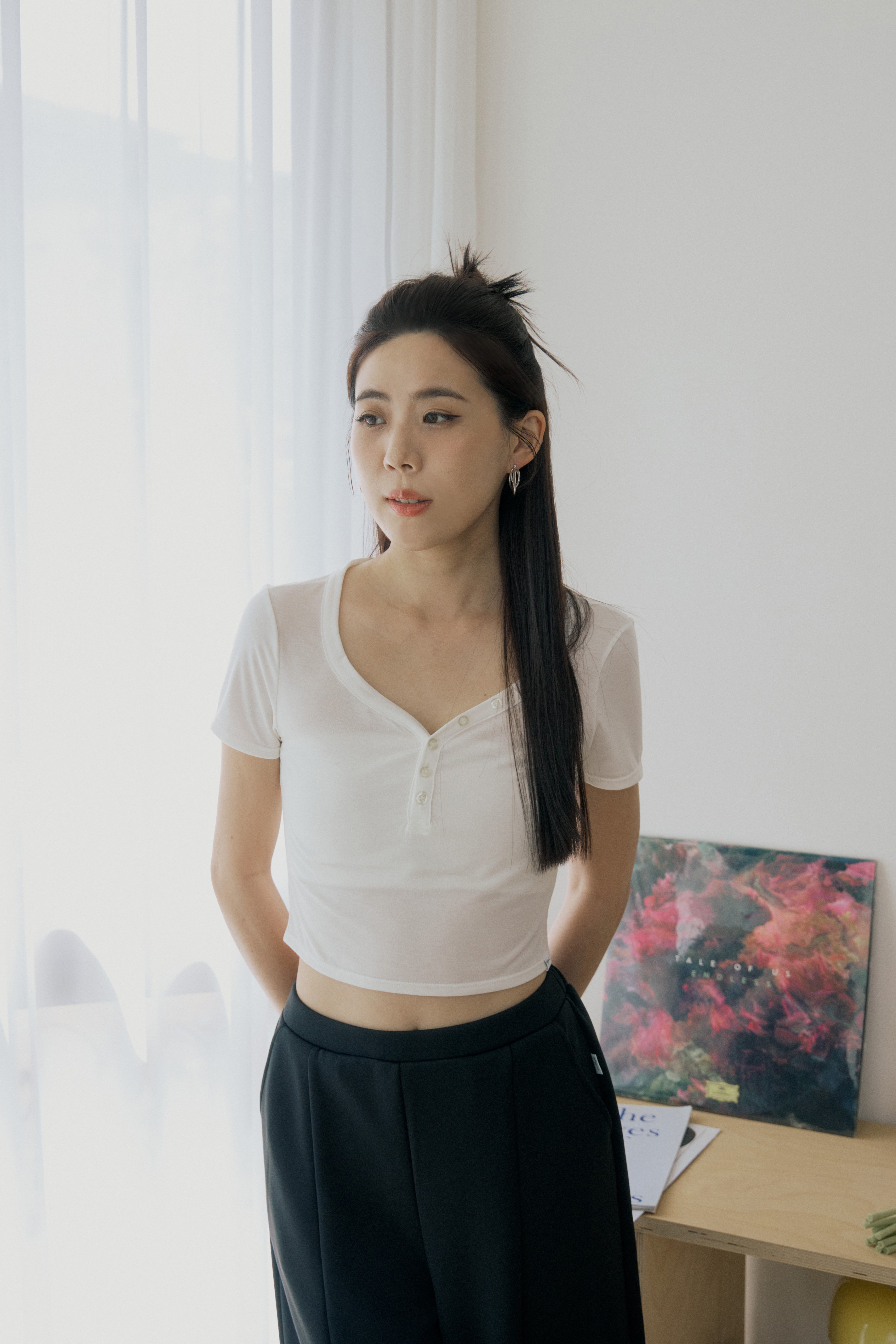 前開釦透膚短TEE- 白