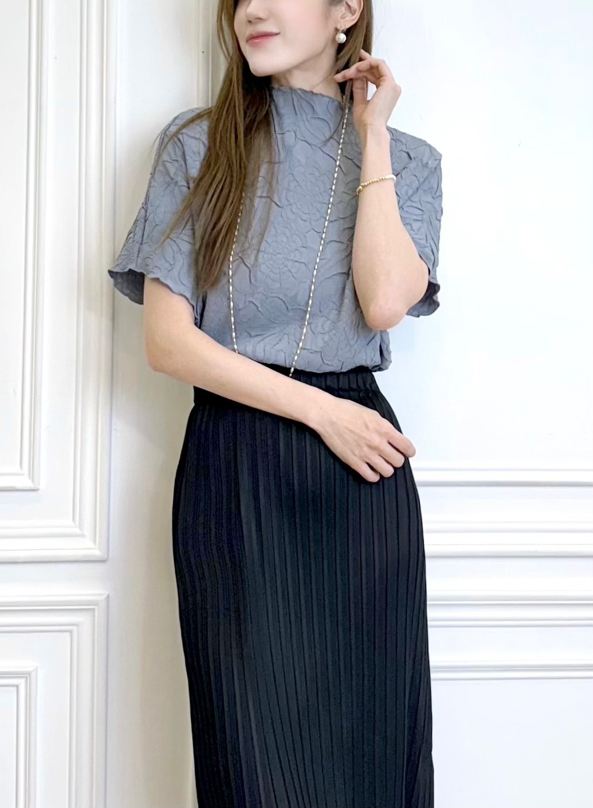 立領雕花面料上衣