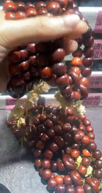 250822 - B10 11mm+紅檀木型珠跑環蓮花設計款手串