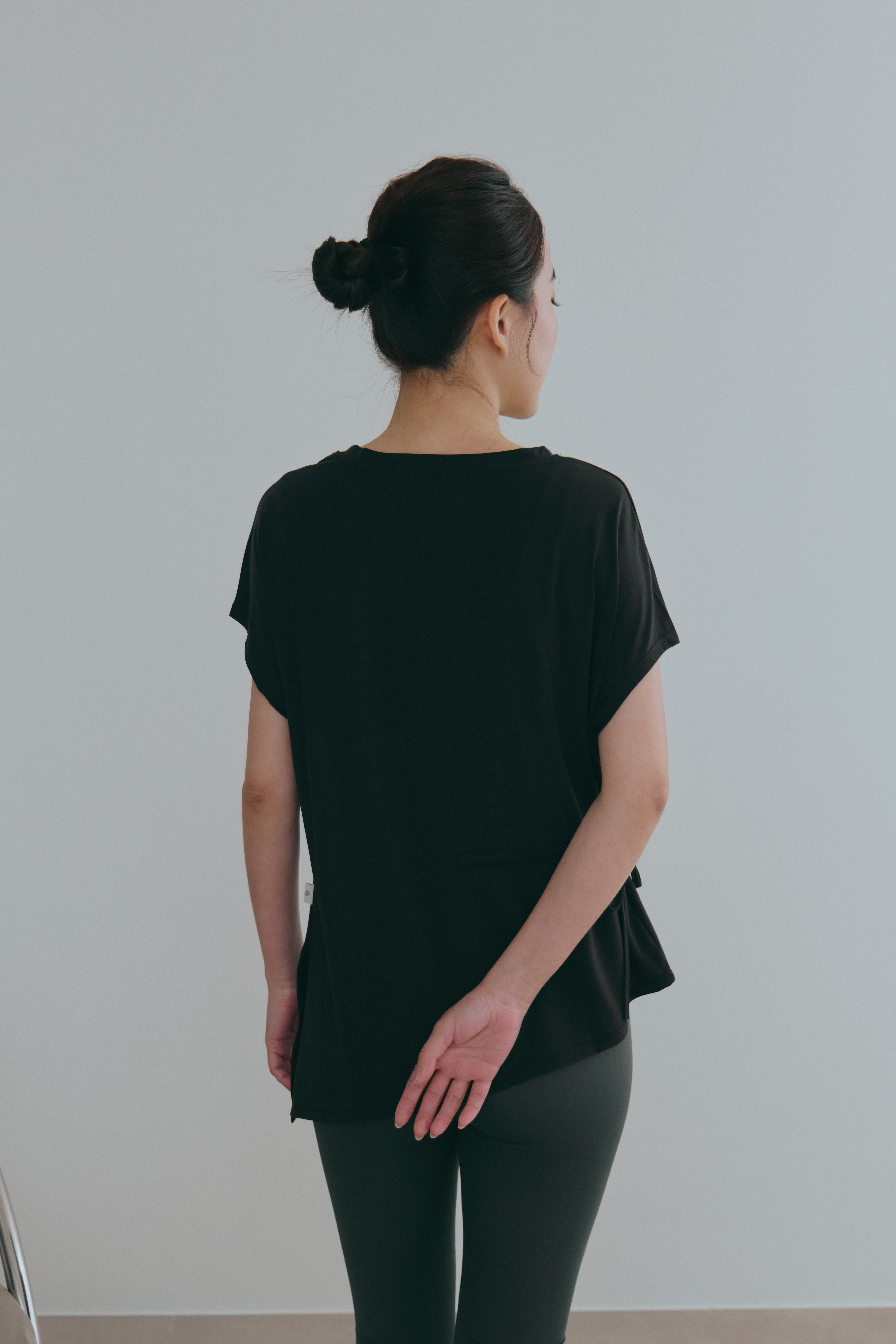 斜角側綁帶TEE- 黑