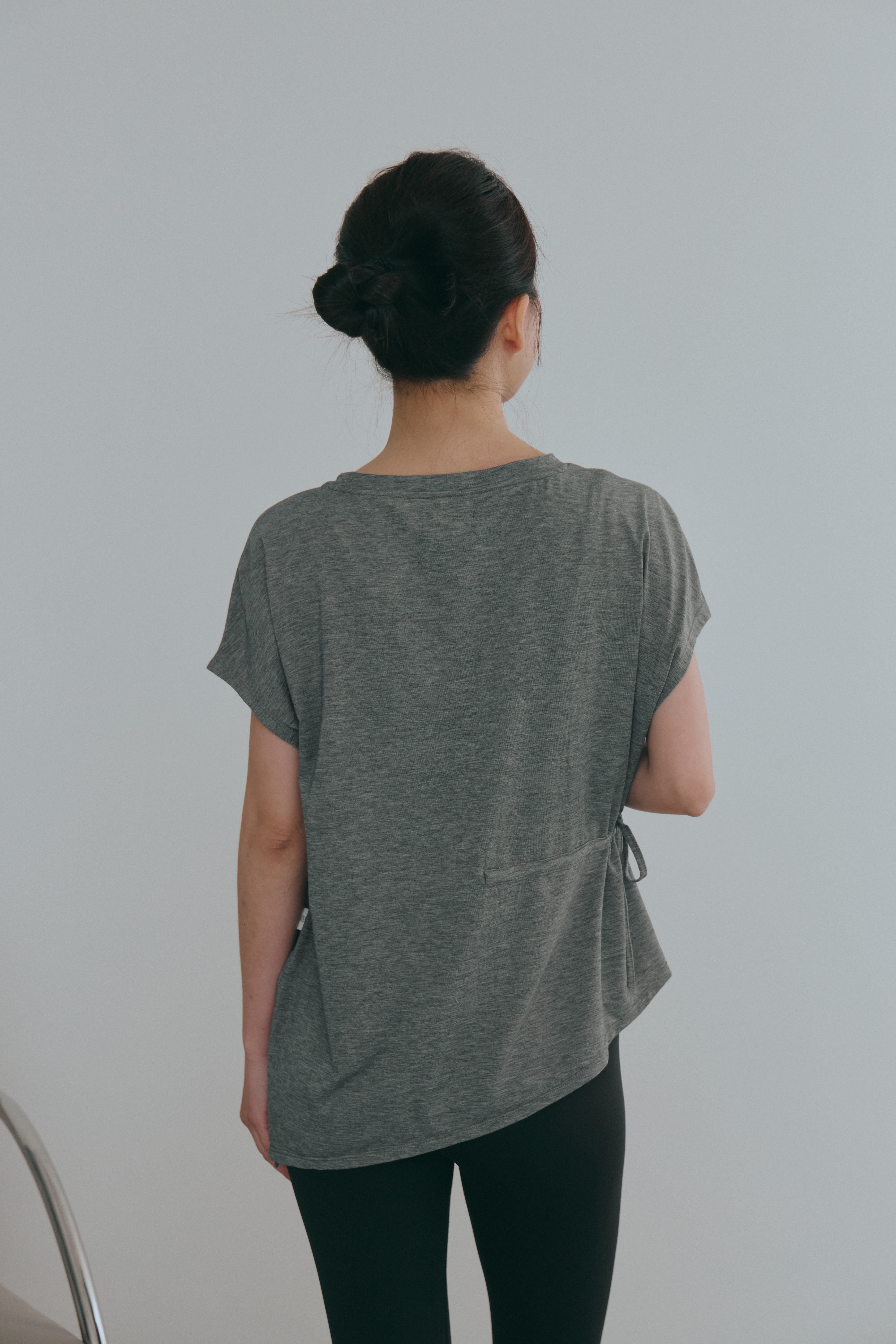 斜角側綁帶TEE- 淺灰