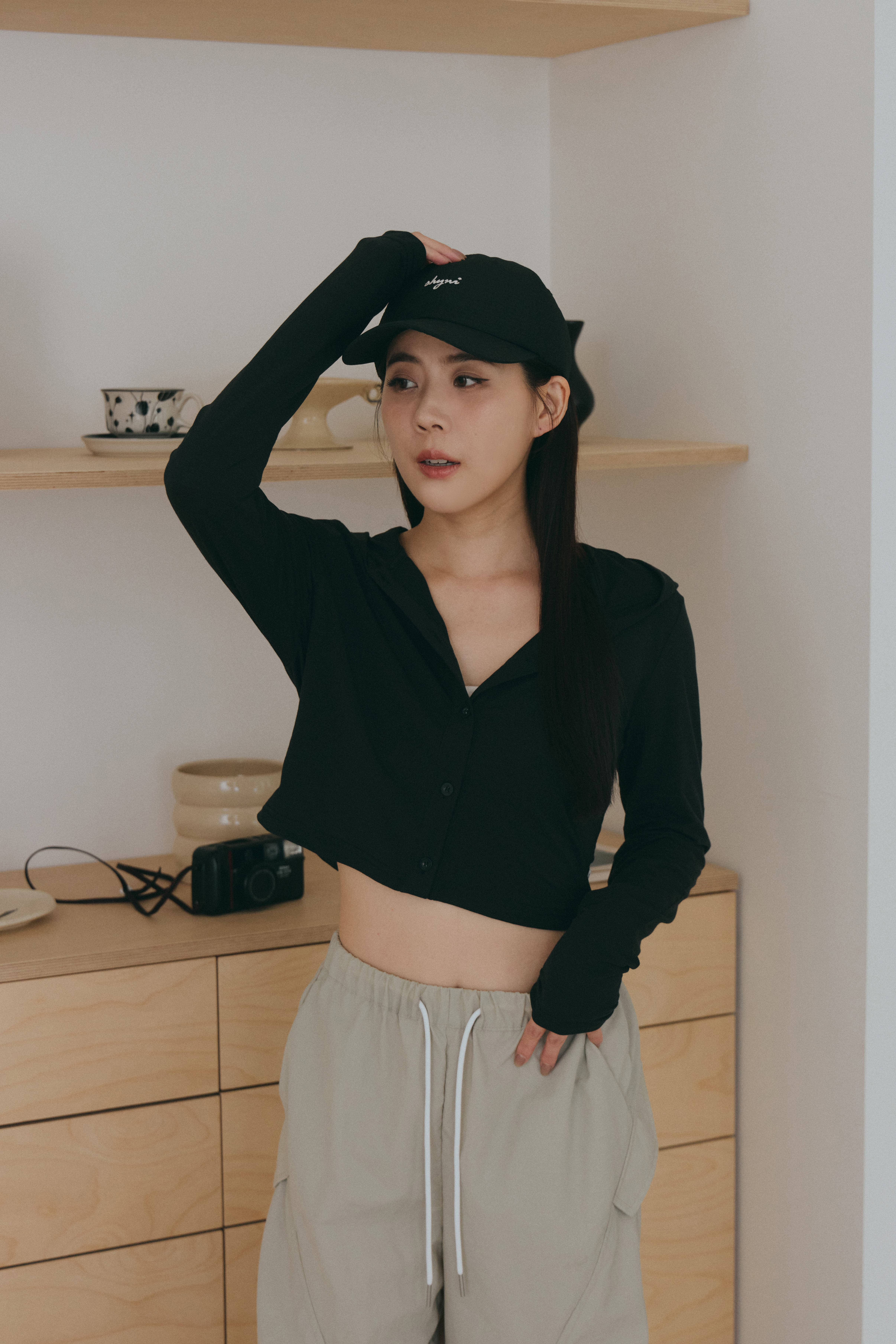 連帽開釦罩衫- 黑