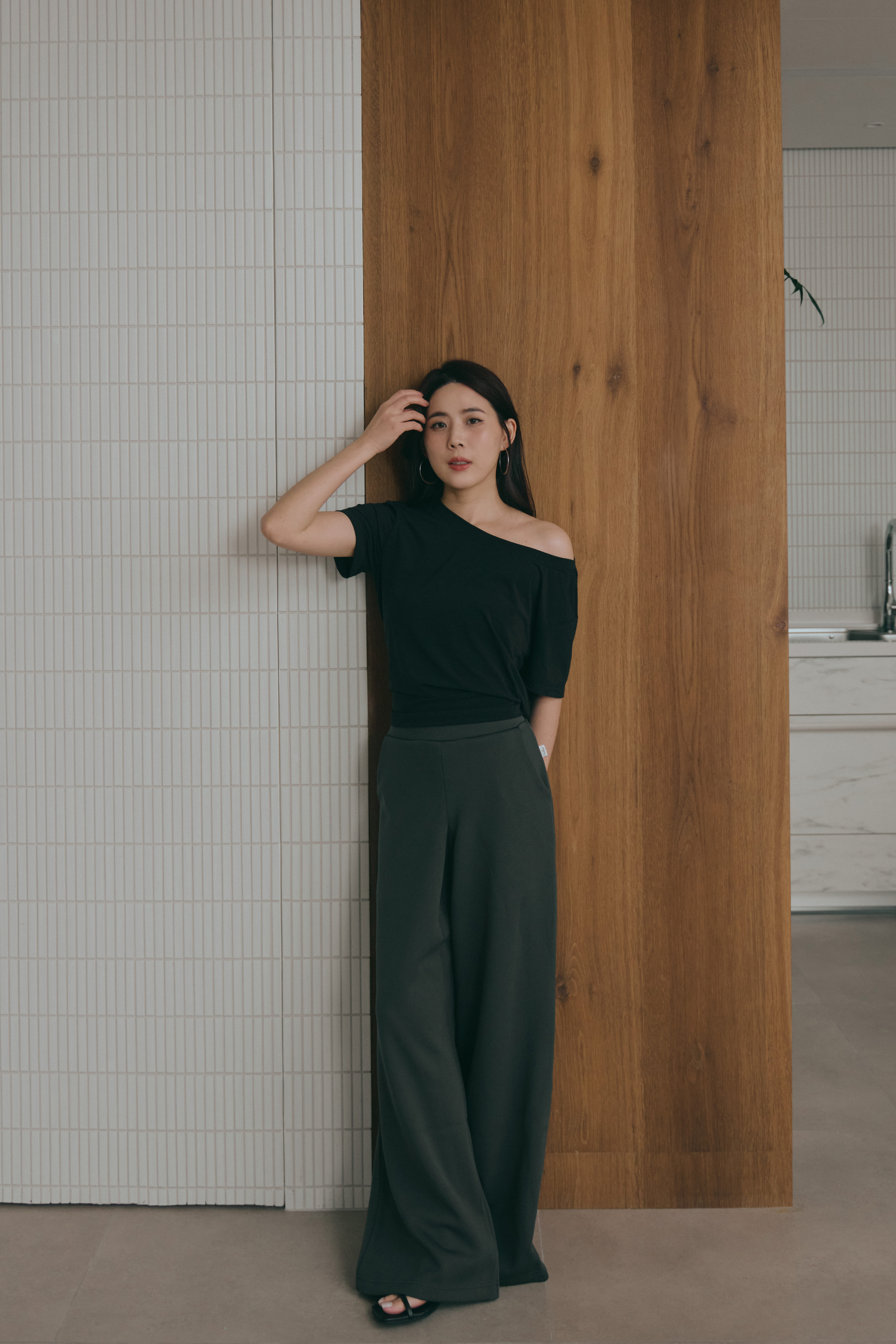 鬆弛綁帶寬鬆TEE- 黑