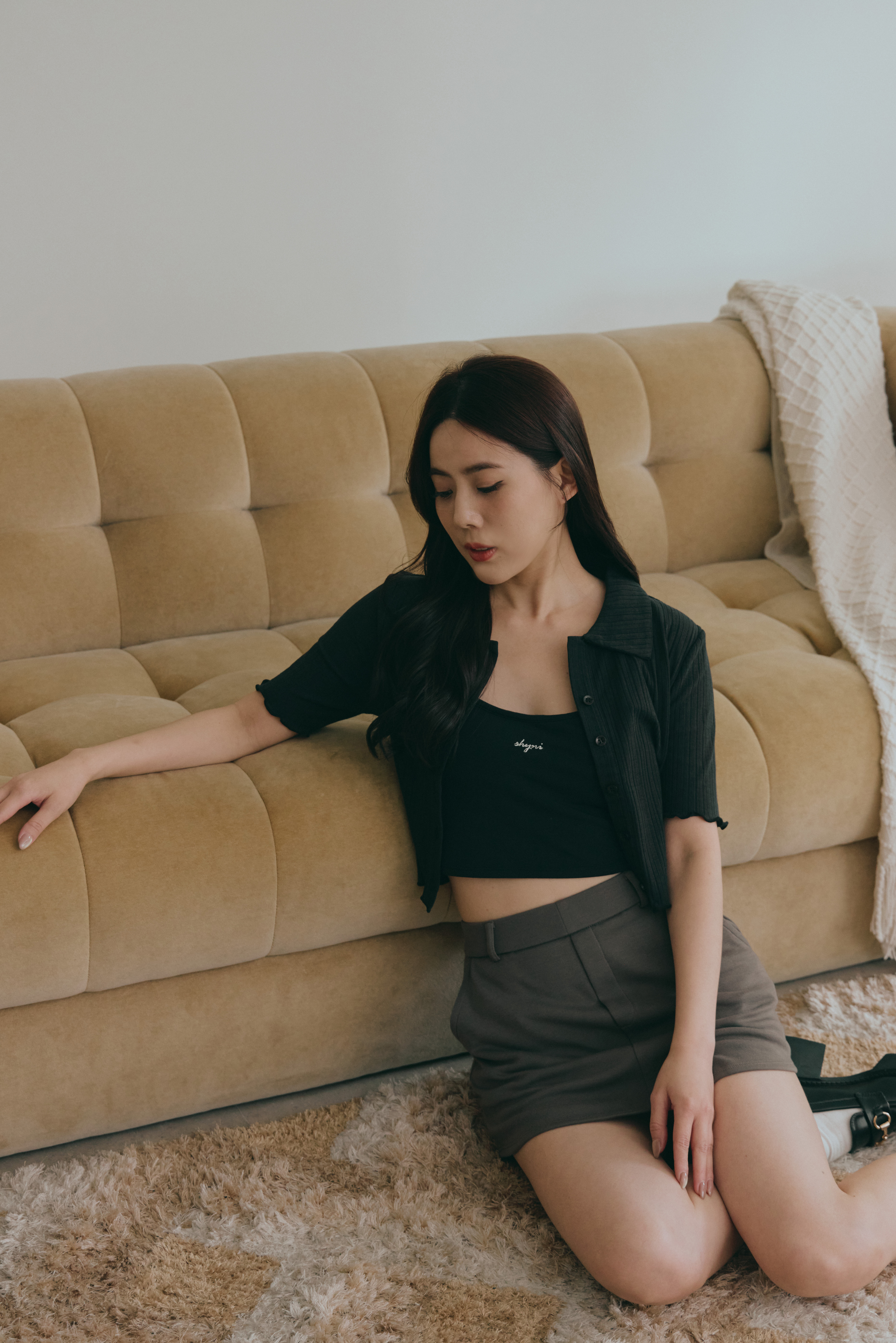 開領針織短版襯衫- 黑