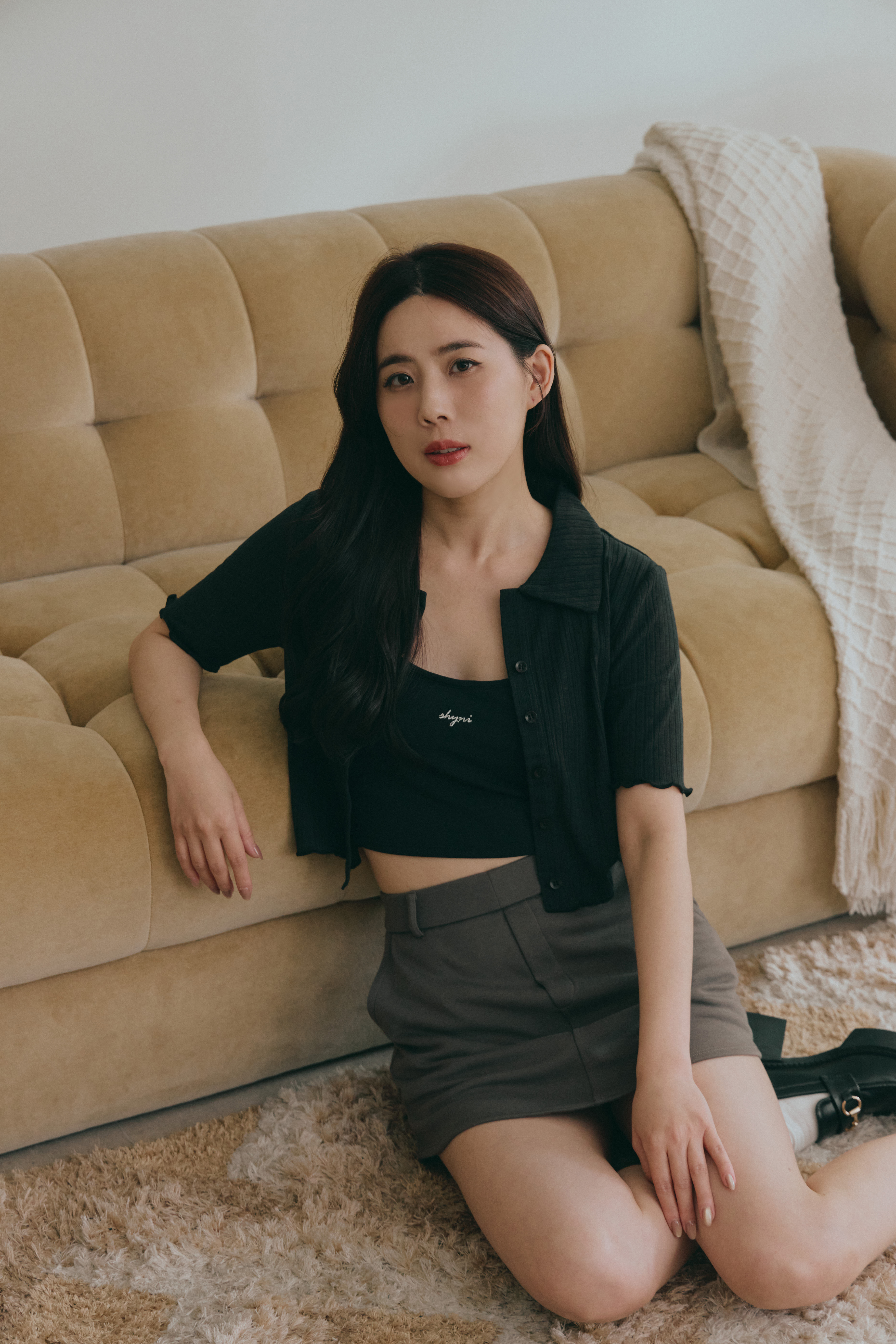 開領針織短版襯衫- 黑