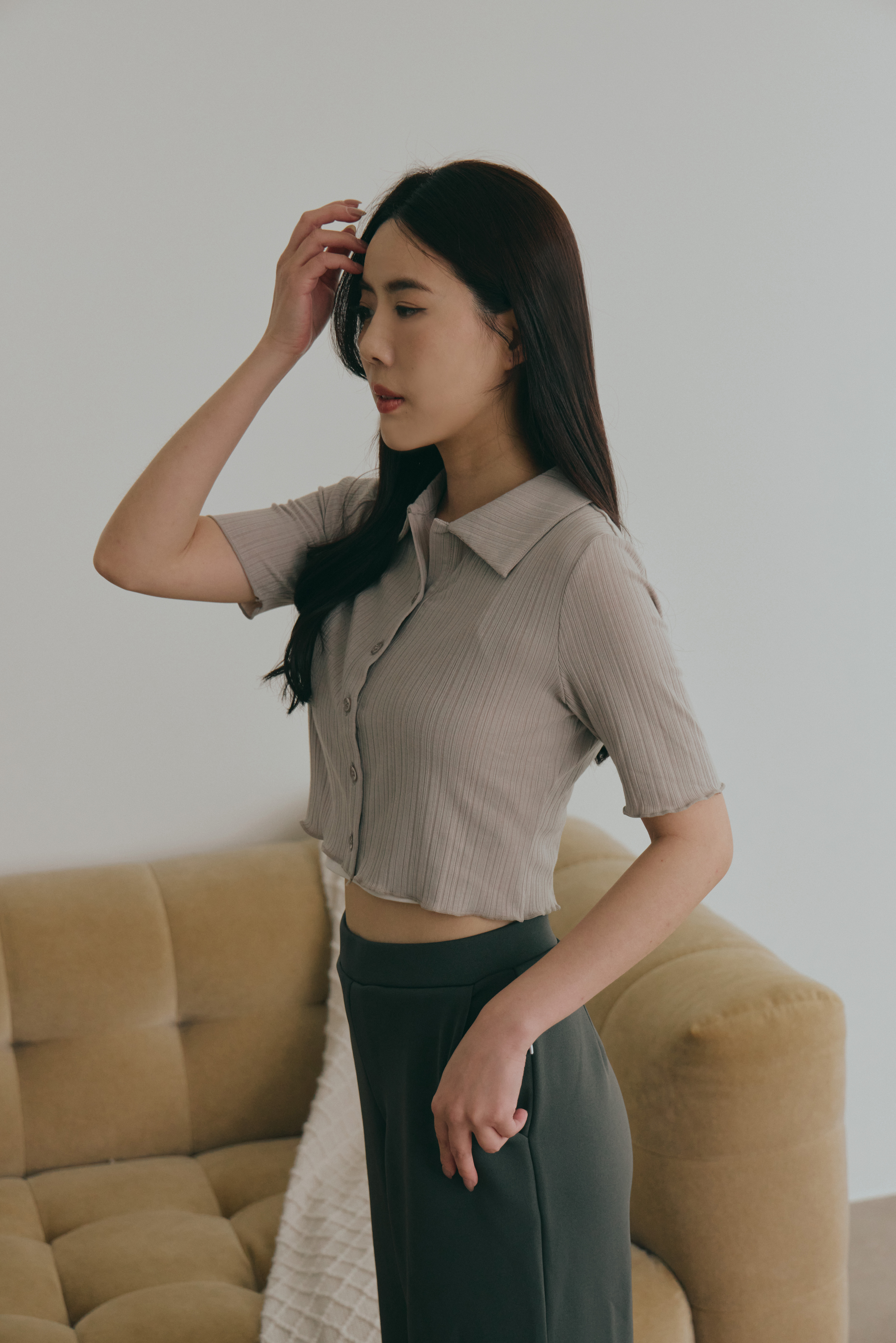 開領針織短版襯衫- 米杏